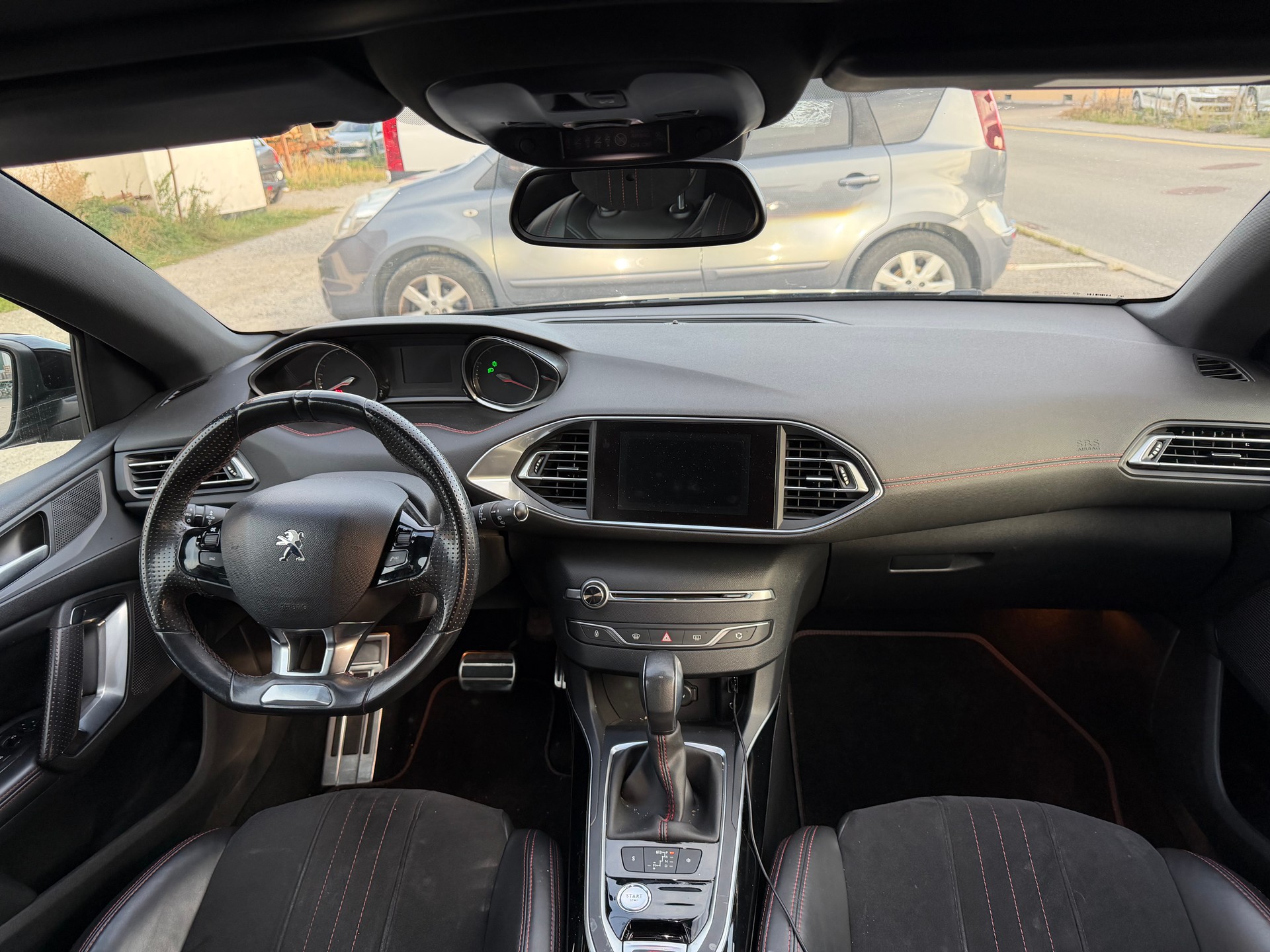 PEUGEOT 308 SW 1.2 THP Style Automatic-image-8