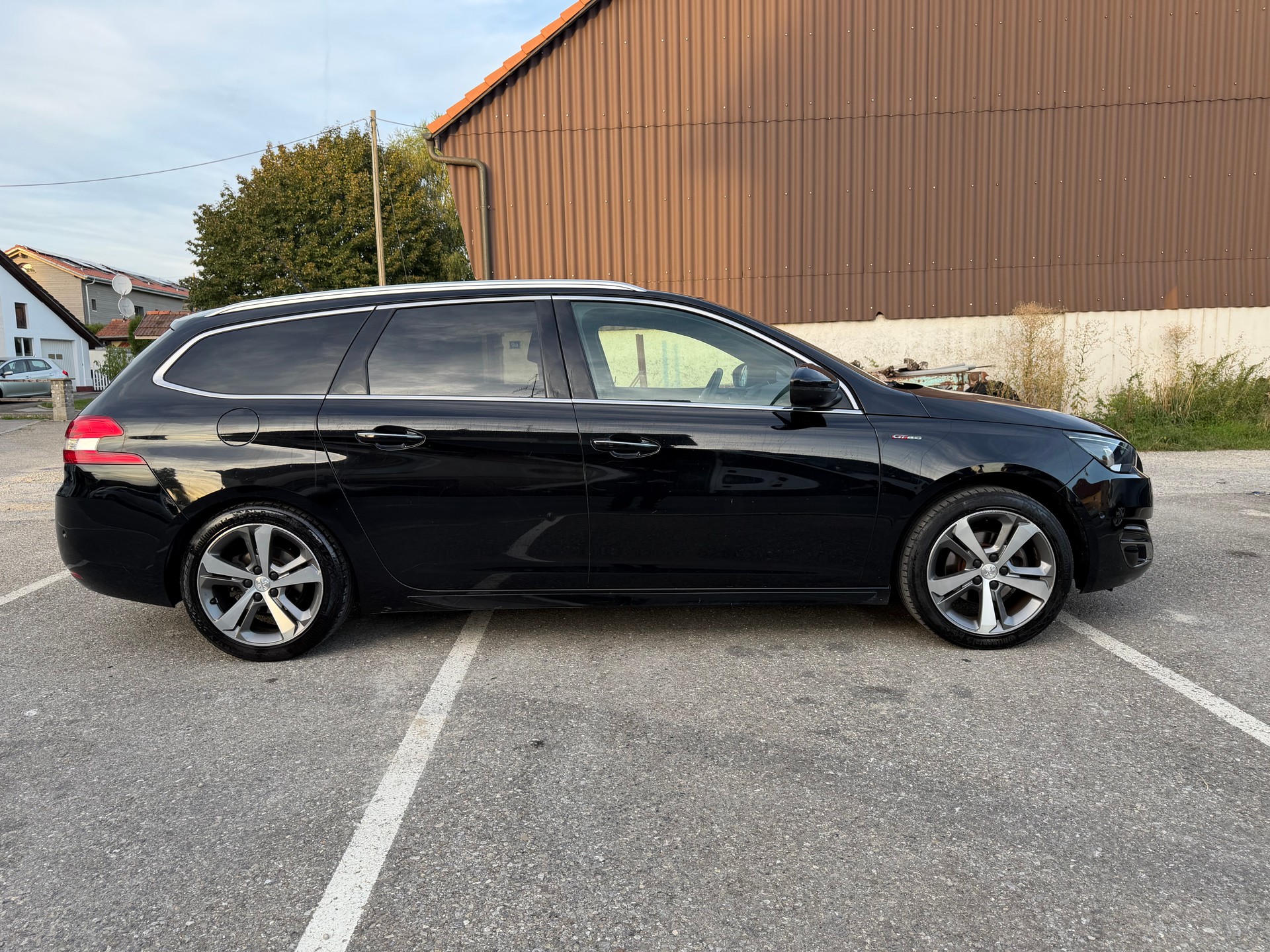 PEUGEOT 308 SW 1.2 THP Style Automatic-image-3