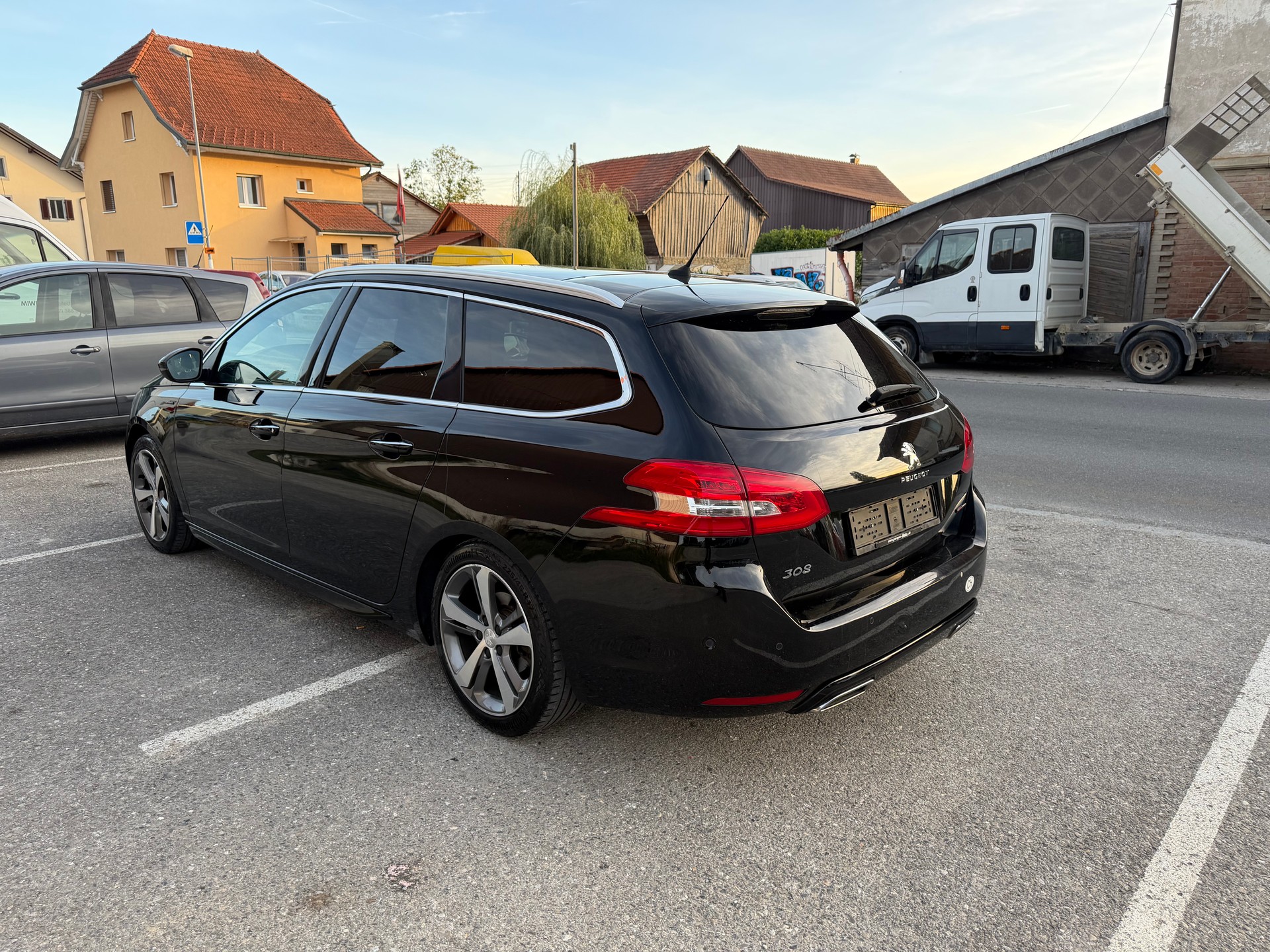 PEUGEOT 308 SW 1.2 THP Style Automatic-image-4