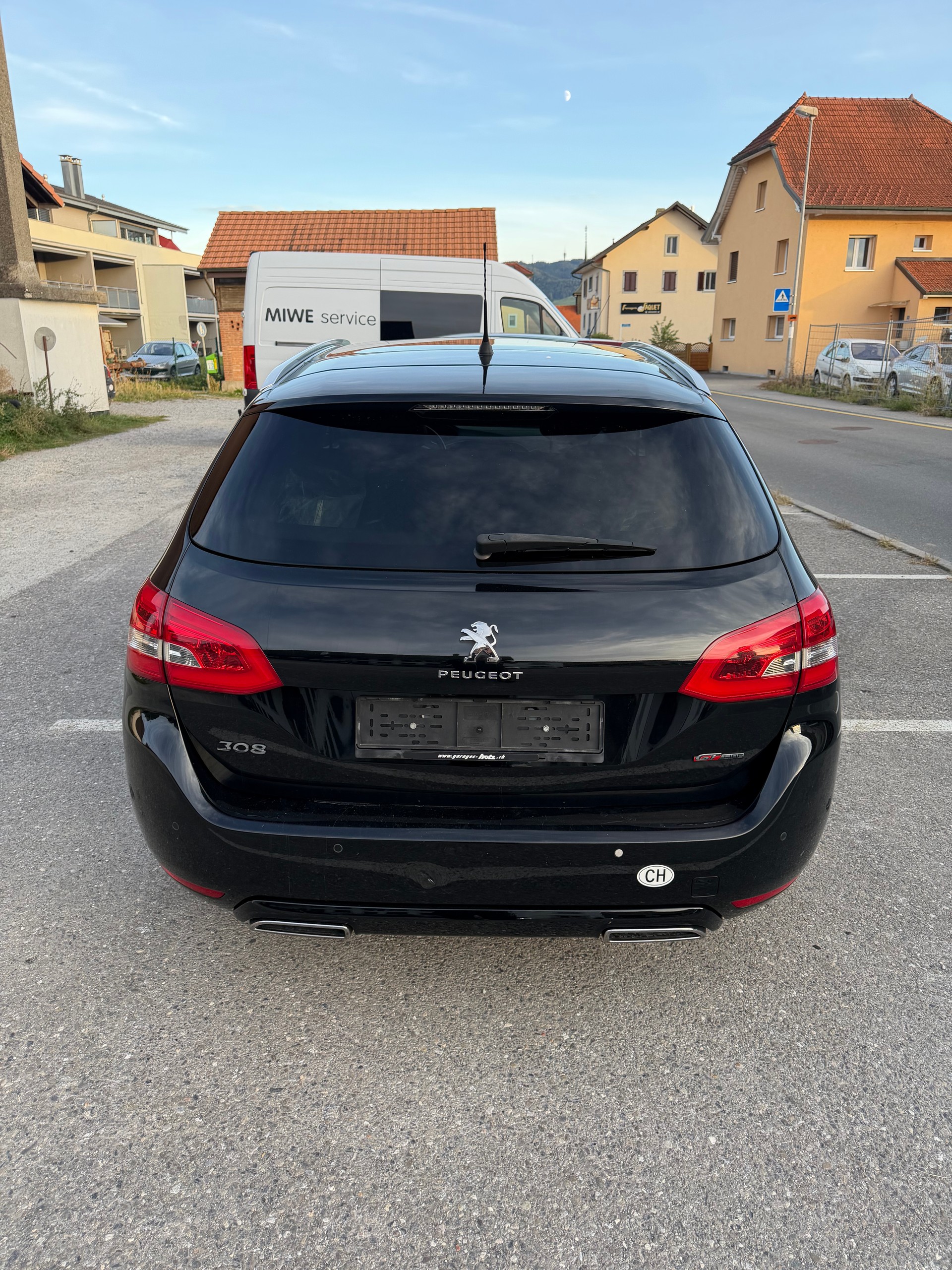 PEUGEOT 308 SW 1.2 THP Style Automatic-image-5