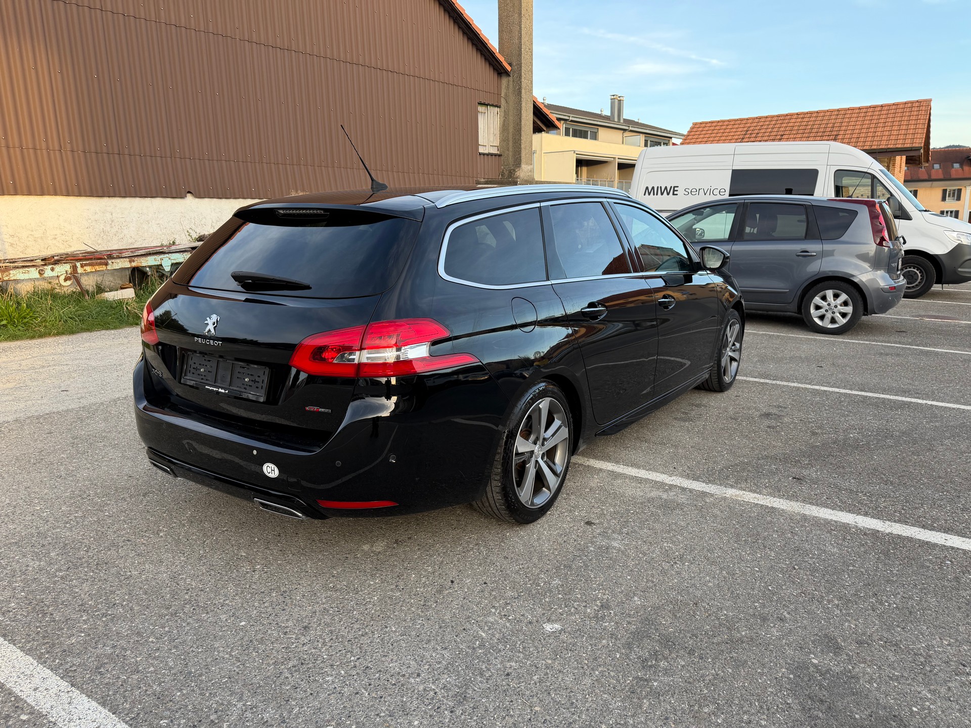 PEUGEOT 308 SW 1.2 THP Style Automatic-image-6
