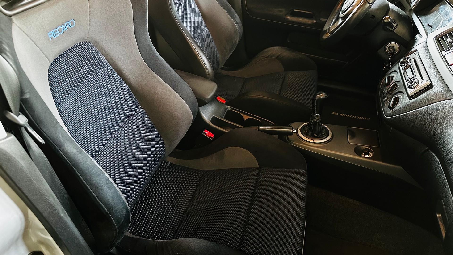 MITSUBISHI Lancer Evolution VII-image-12