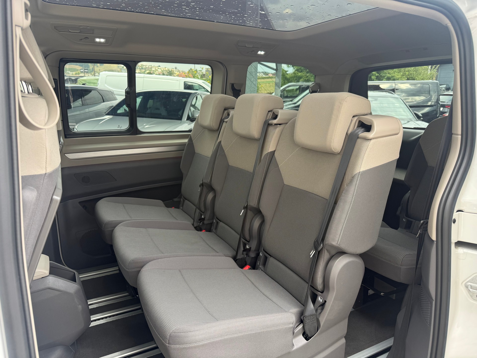 VW Multivan kurz 2.0 TDI Life Edition DSG Navigationssystem Volkswagen original 7 PLÄTZER-image-12