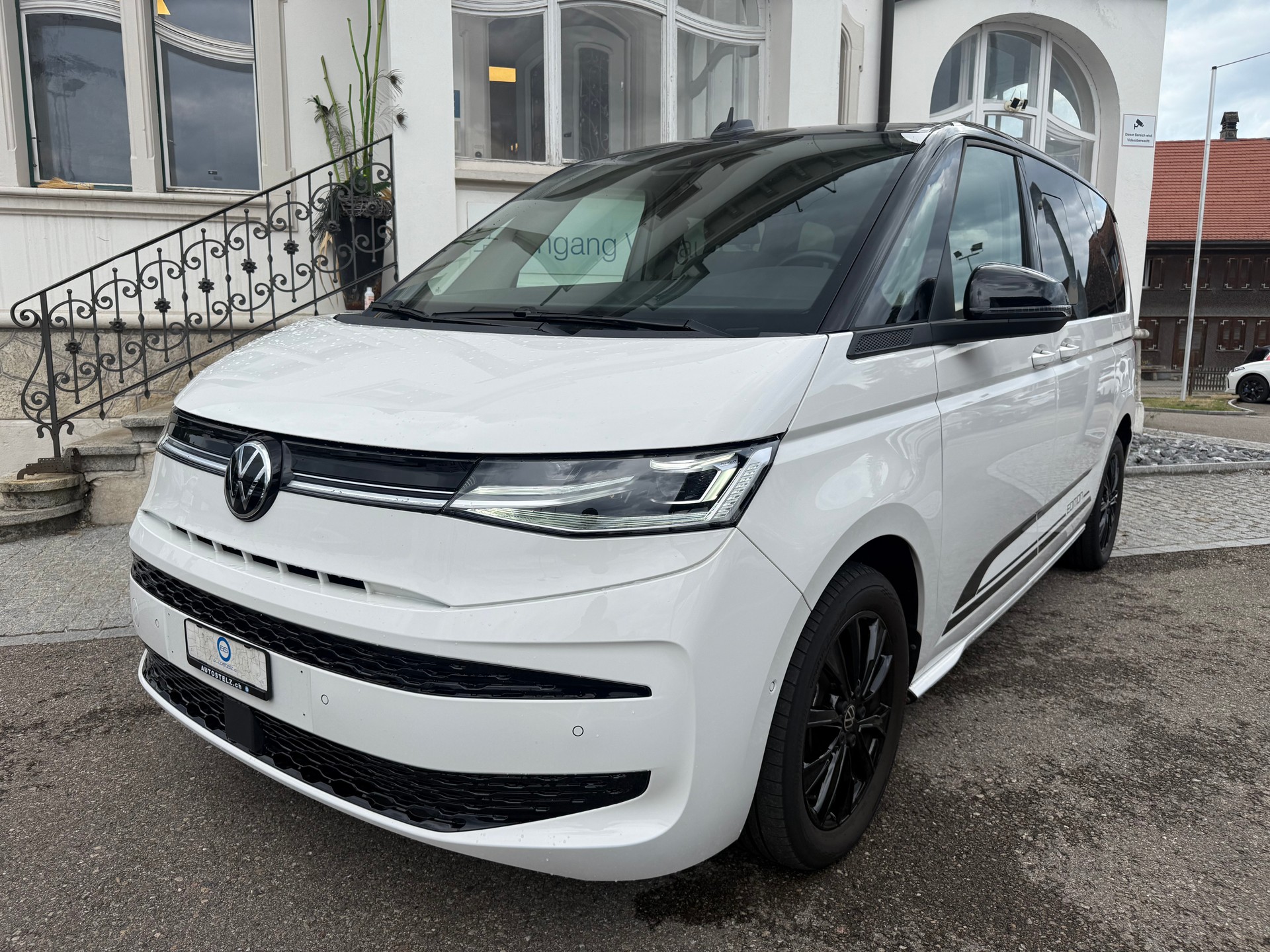 VW Multivan kurz 2.0 TDI Life Edition DSG Navigationssystem Volkswagen original 7 PLÄTZER-showroom-element-1