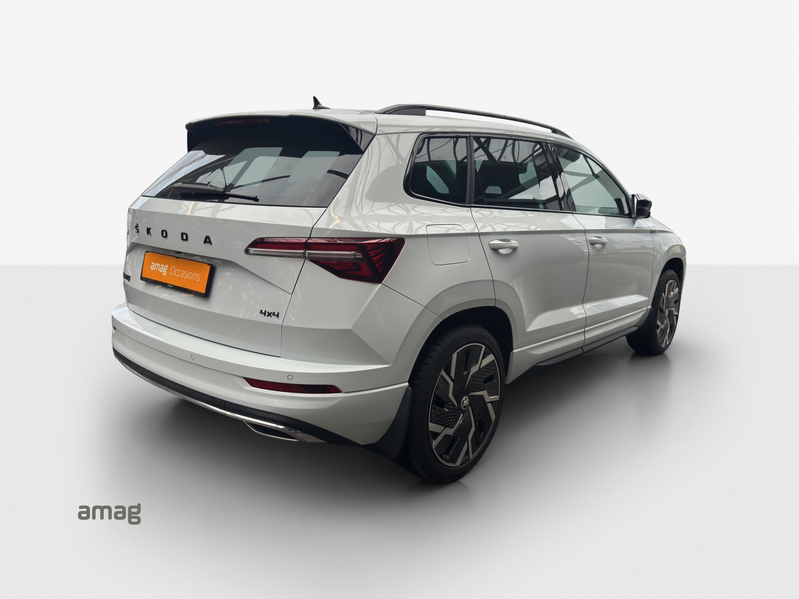 SKODA Karoq 2.0 TDI CR Sport Line 4x4 DSG-image-4
