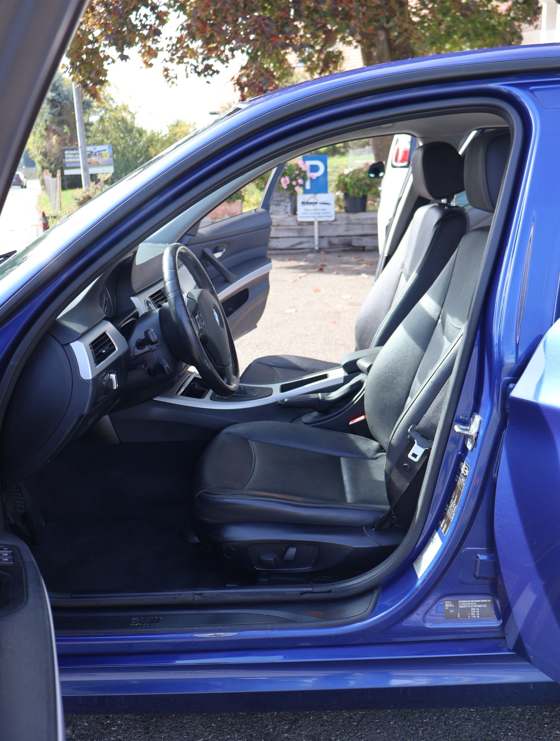 BMW 320d xDrive Dynamic Edition Steptronic-image-9