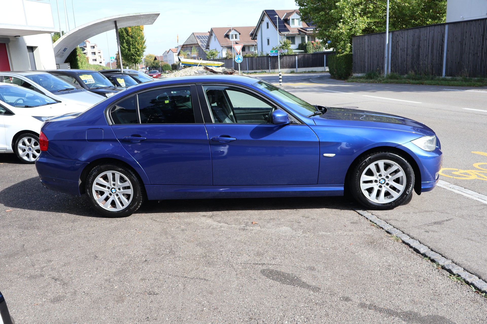 BMW 320d xDrive Dynamic Edition Steptronic-image-3