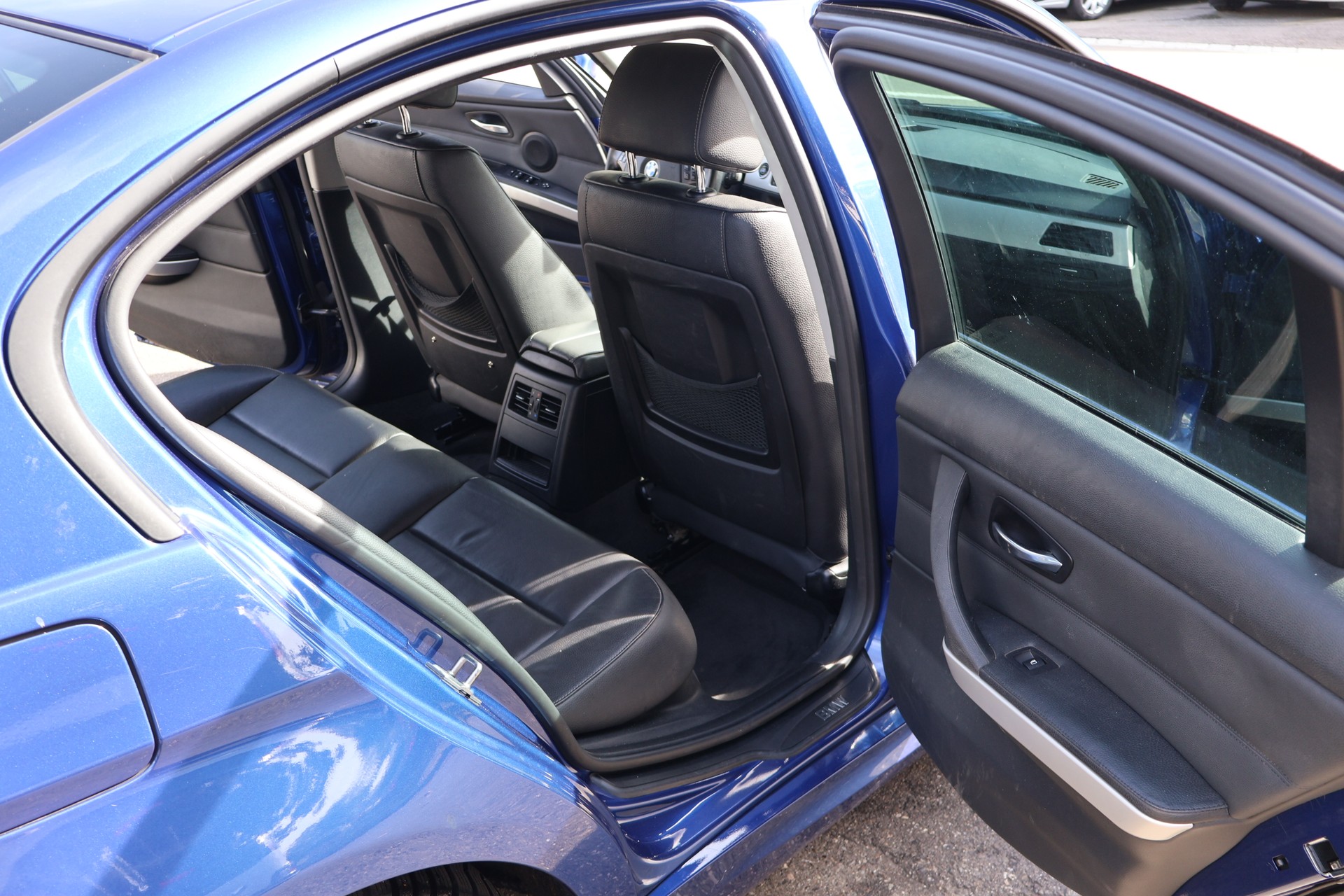 BMW 320d xDrive Dynamic Edition Steptronic-image-15