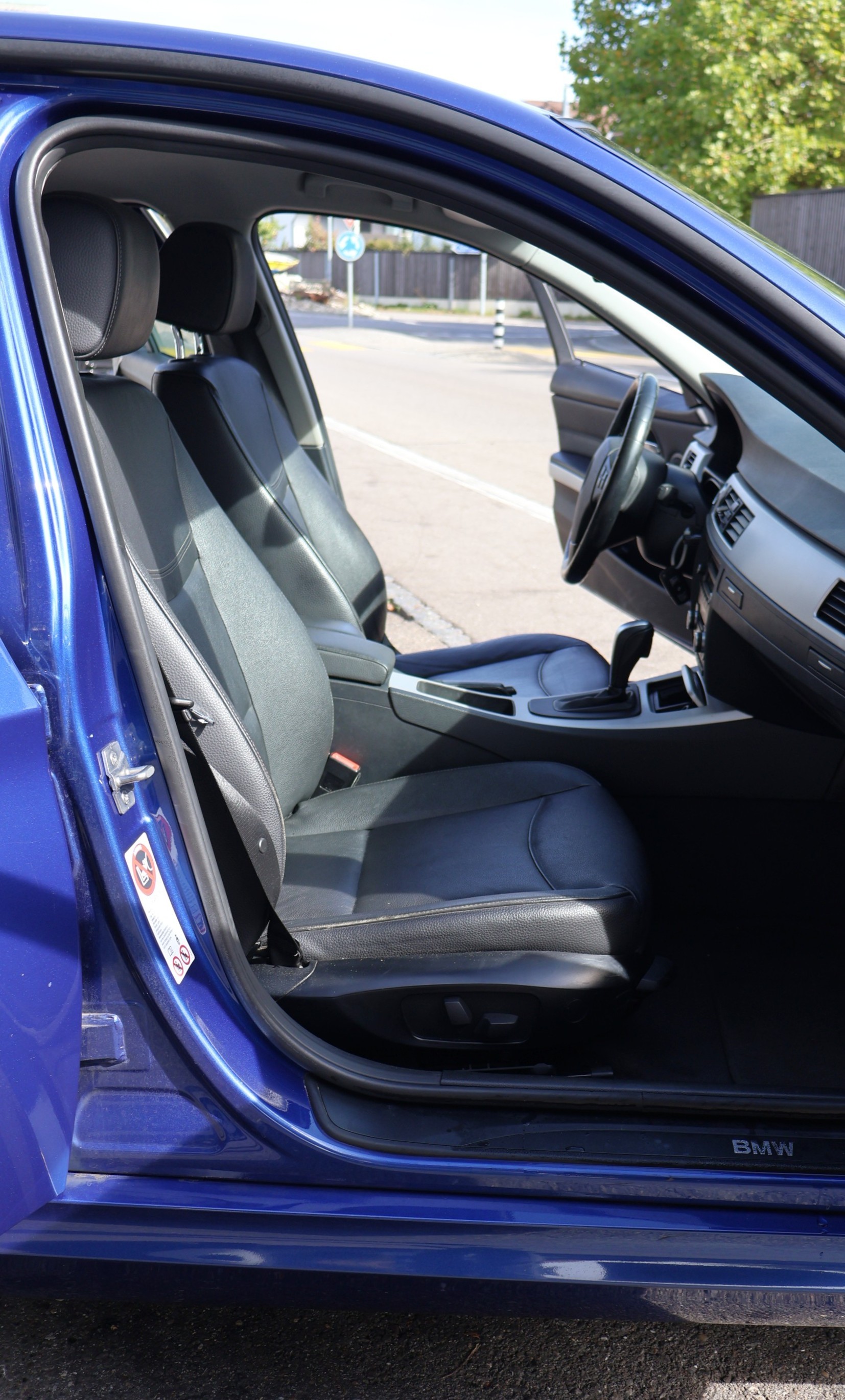 BMW 320d xDrive Dynamic Edition Steptronic-image-11