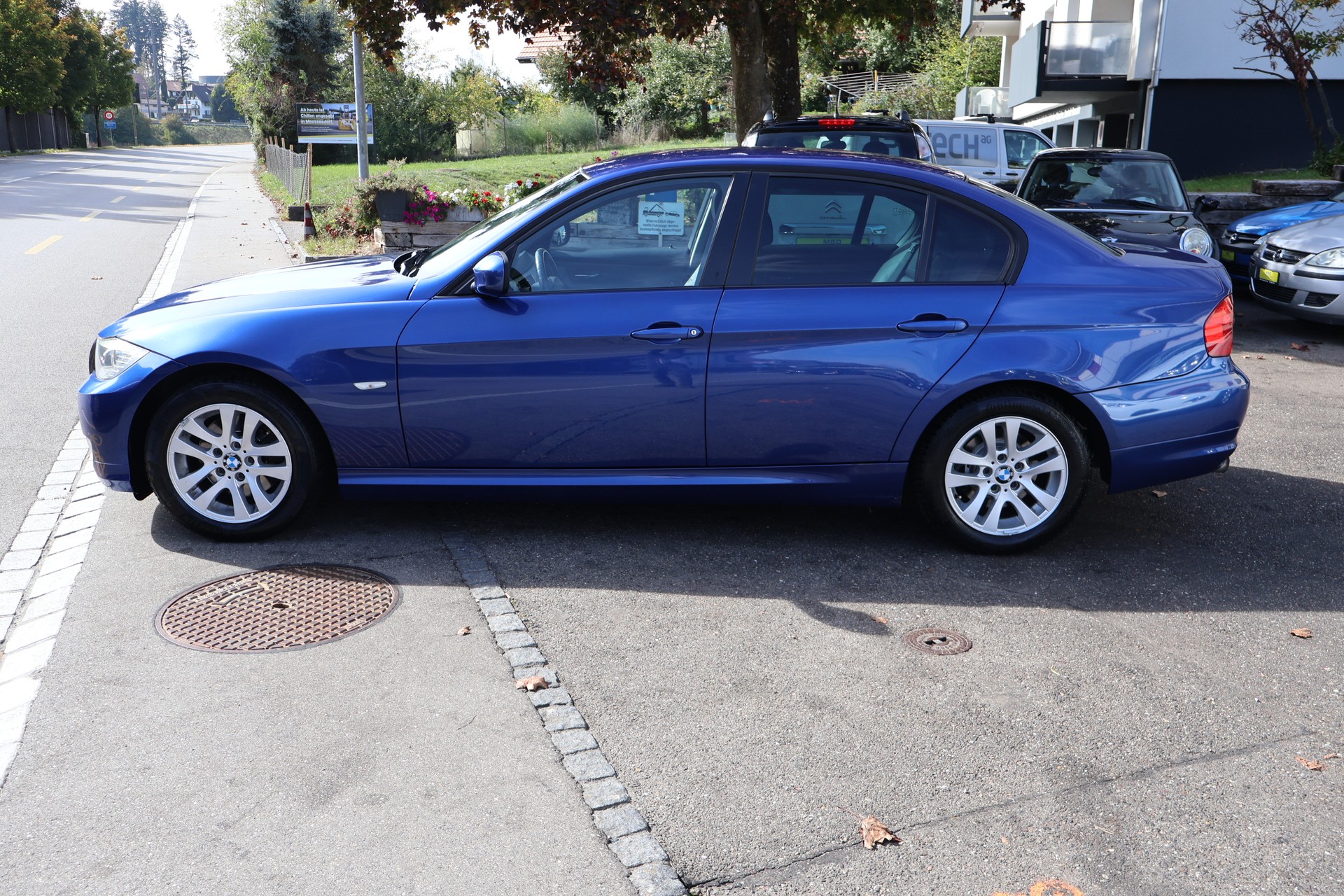 BMW 320d xDrive Dynamic Edition Steptronic-image-5