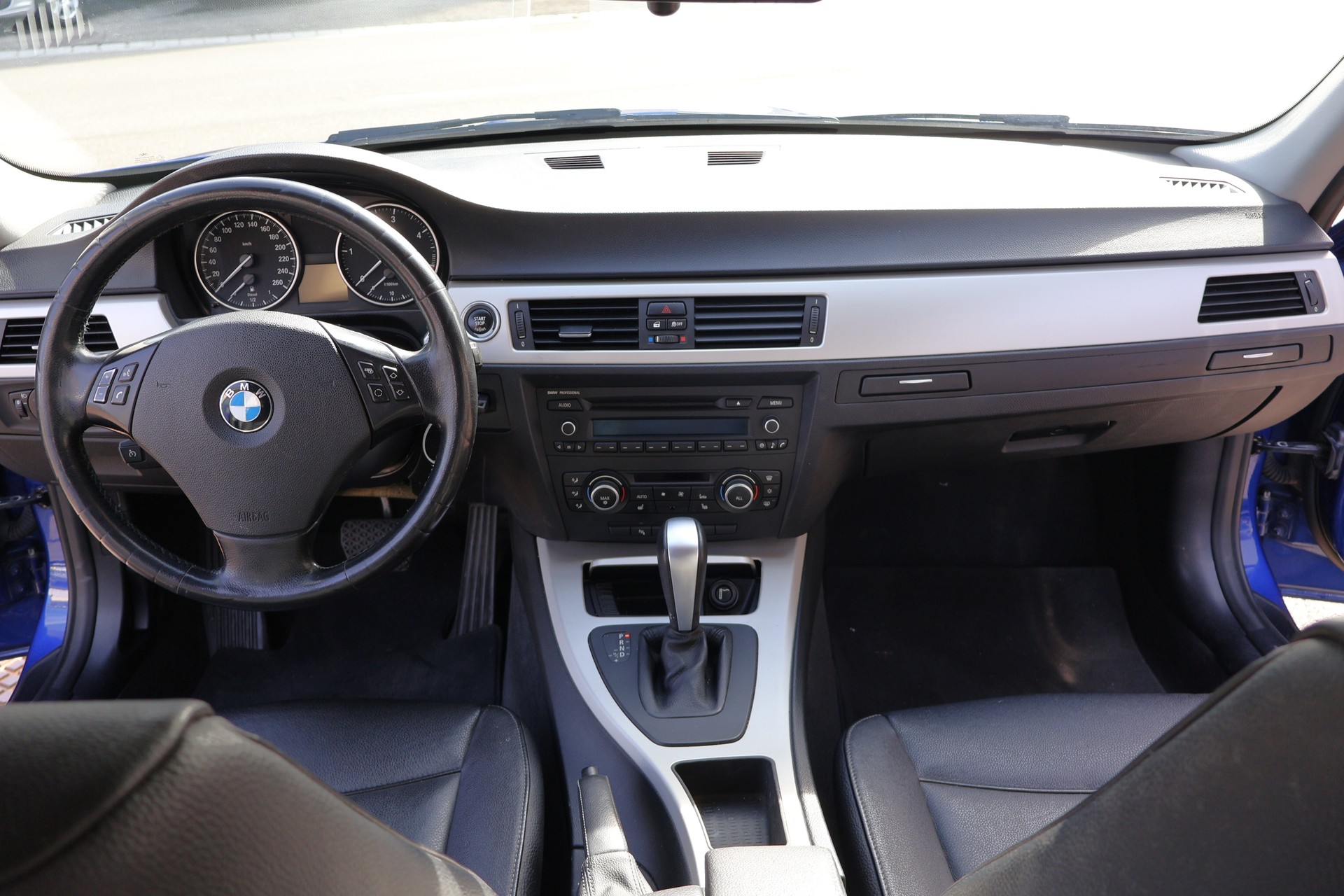 BMW 320d xDrive Dynamic Edition Steptronic-image-13