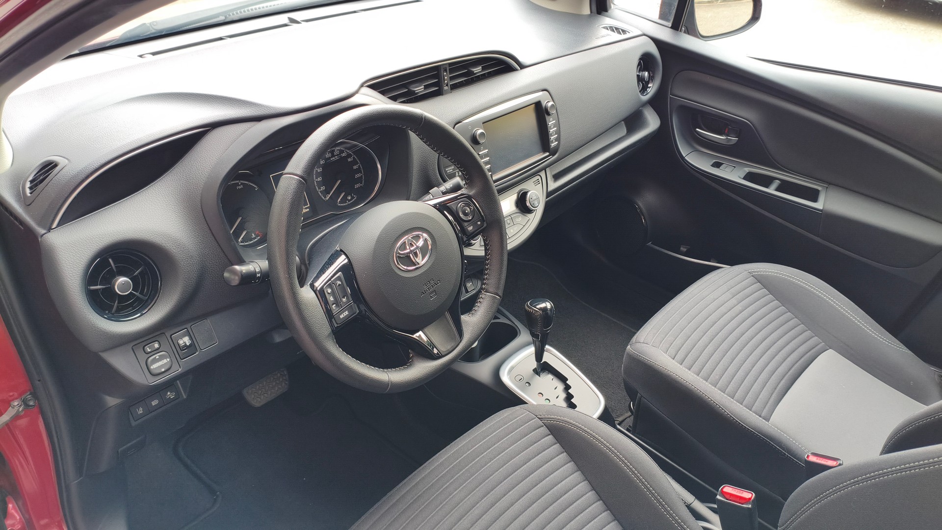 TOYOTA Yaris 1.5 VVT-i Hybrid Style e-CVT-image-7