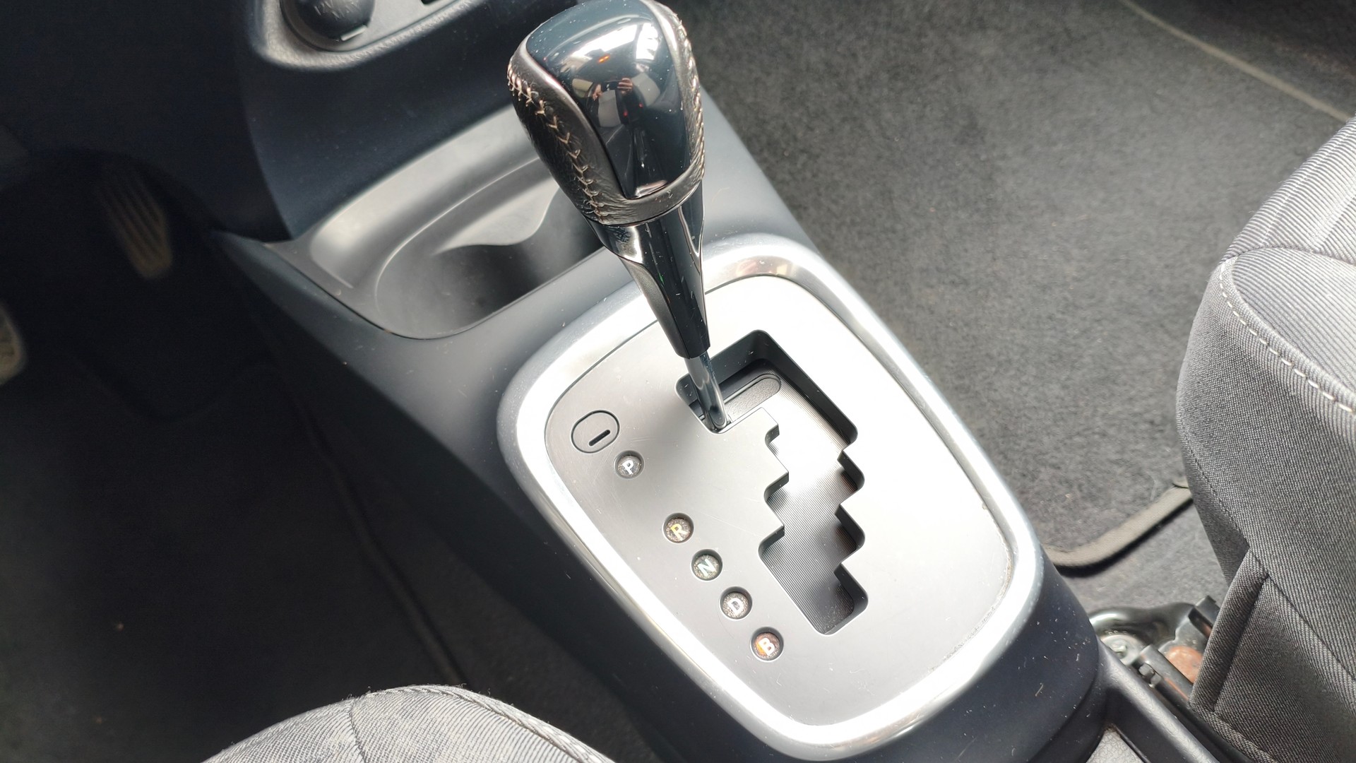 TOYOTA Yaris 1.5 VVT-i Hybrid Style e-CVT-image-11