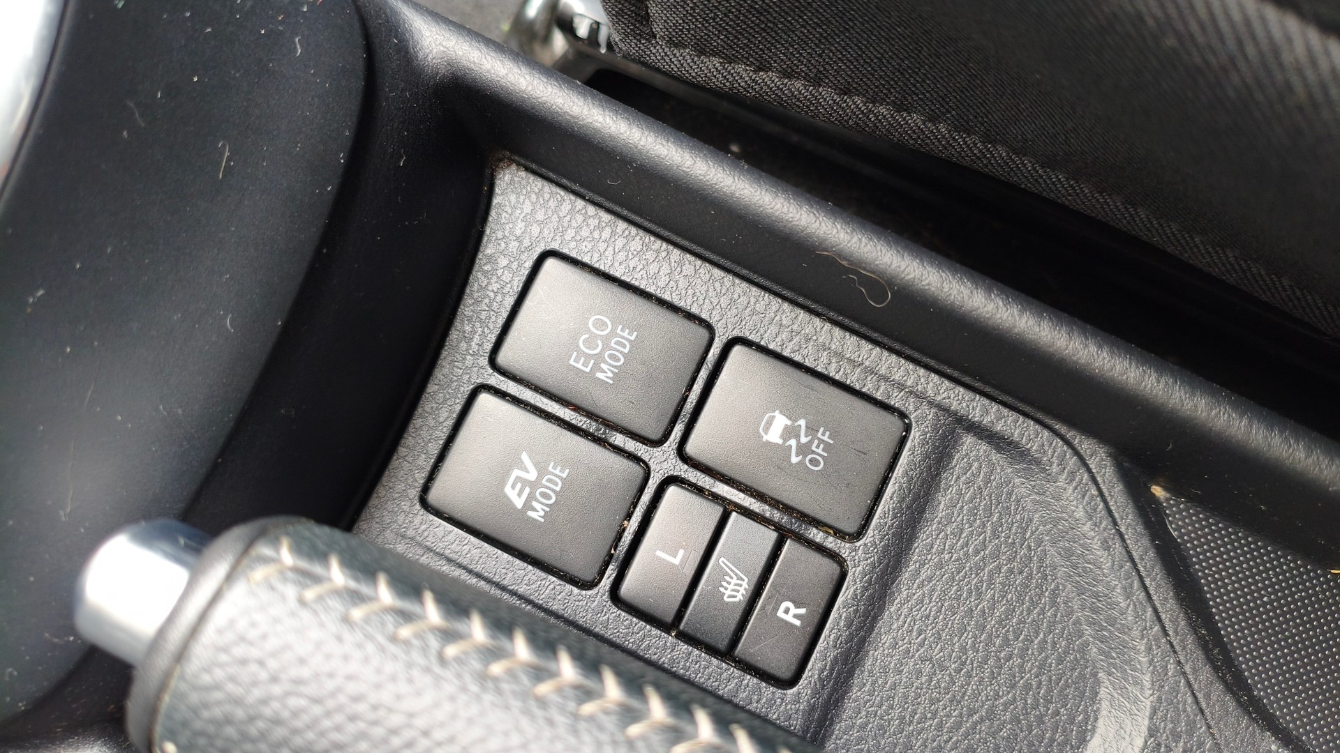 TOYOTA Yaris 1.5 VVT-i Hybrid Style e-CVT-image-12