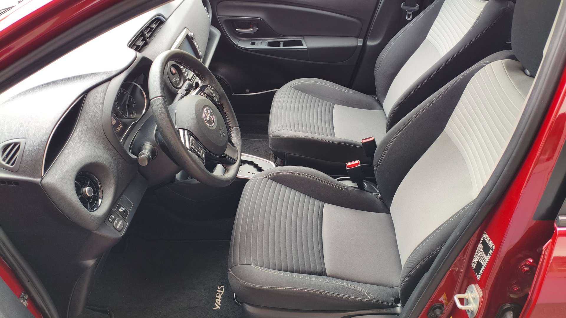 TOYOTA Yaris 1.5 VVT-i Hybrid Style e-CVT-image-8