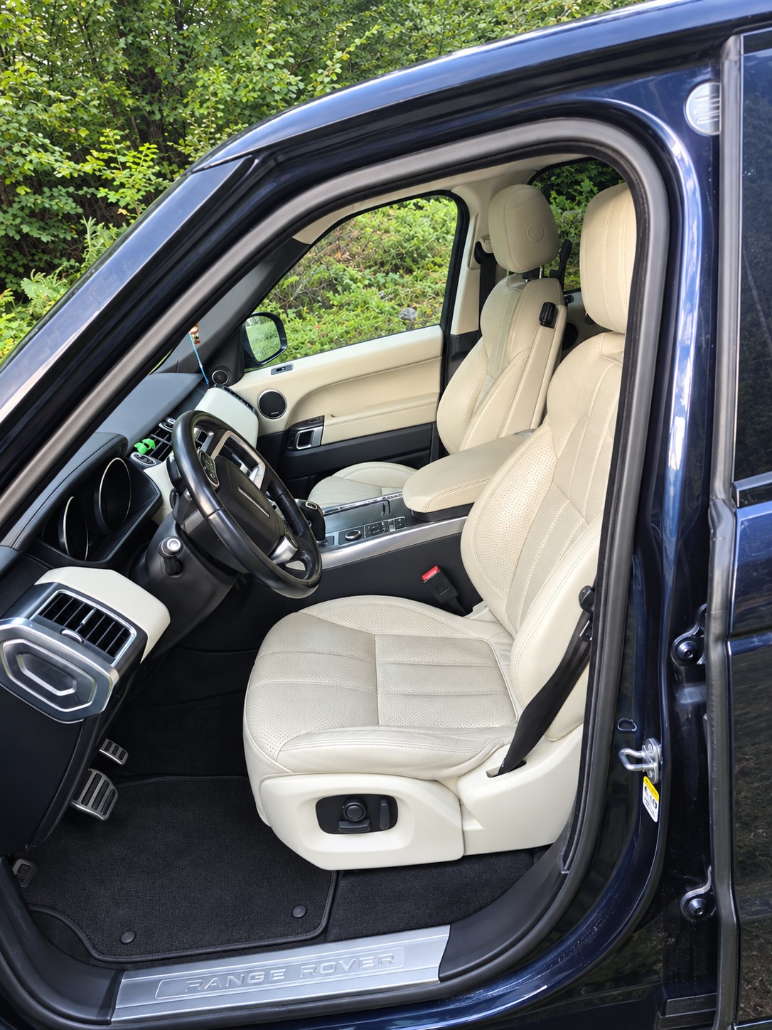 LAND ROVER 3.0 SDV6 HSE Dynamic-image-1