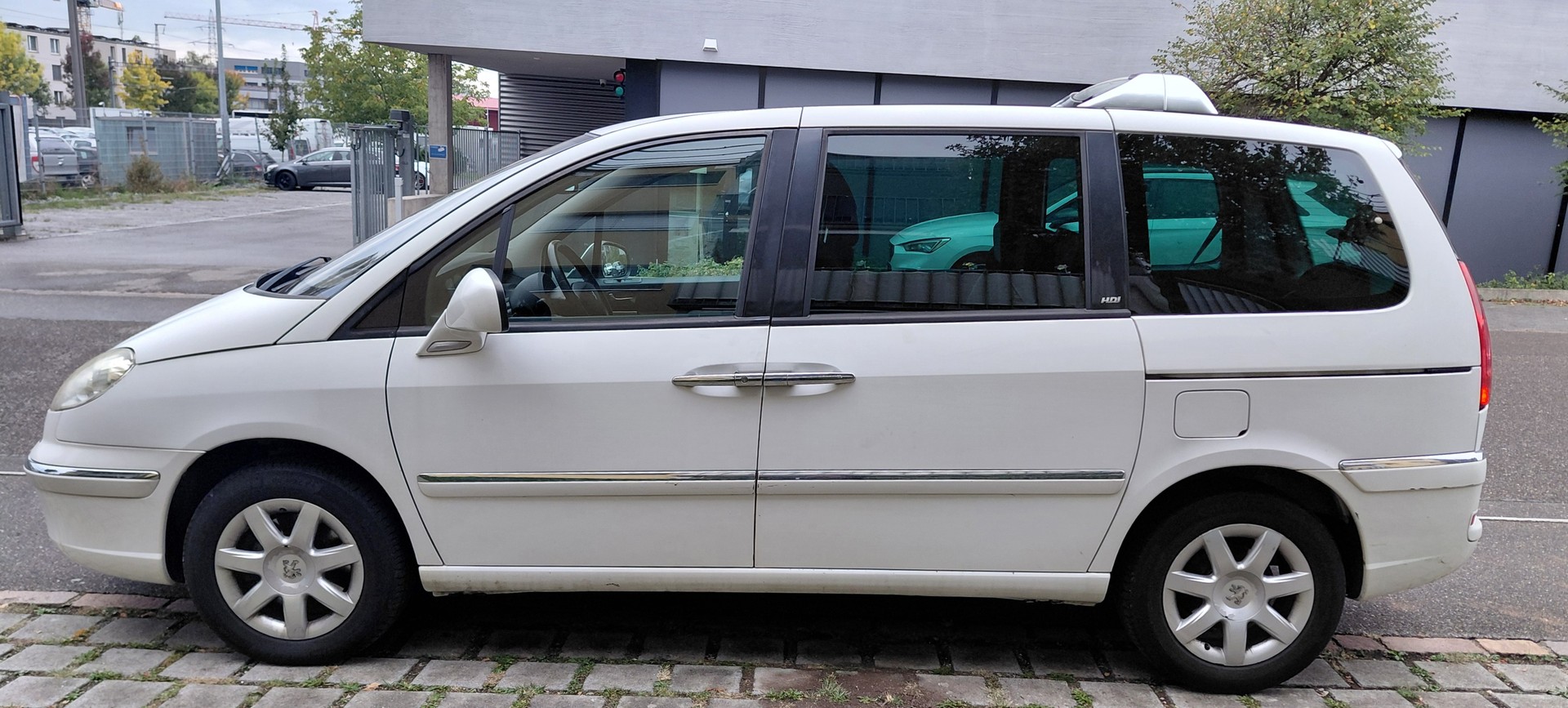 PEUGEOT 807 2.0 16V HDi Family+ Tiptronic-image-4
