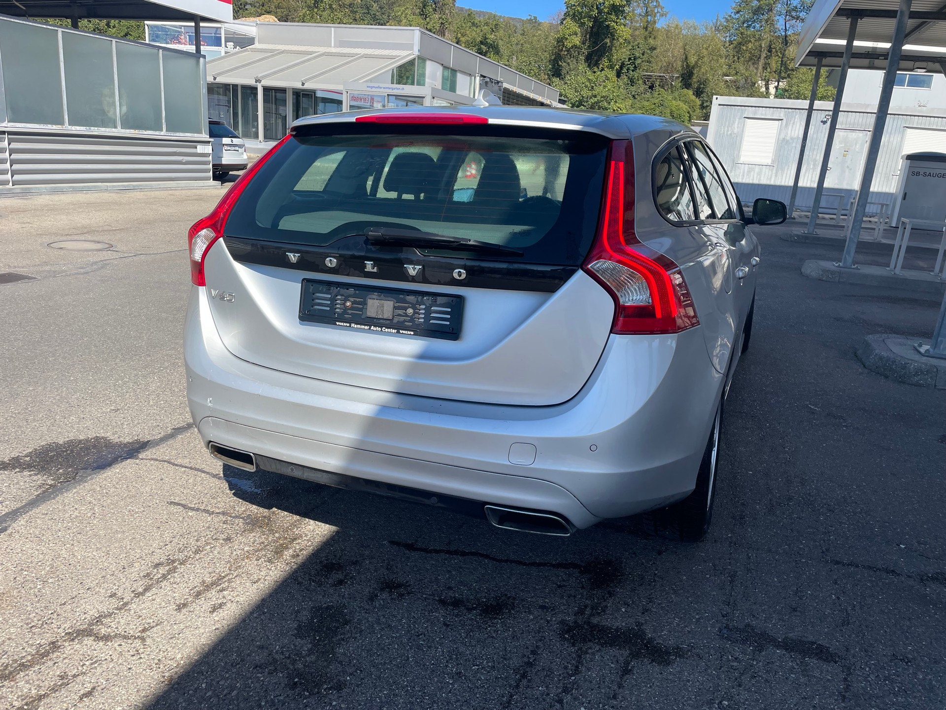 VOLVO V60 D4 Momentum Geartronic-image-11