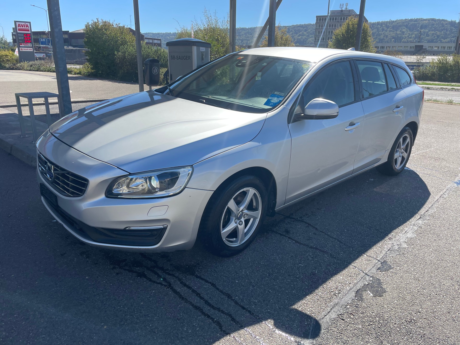 VOLVO V60 D4 Momentum Geartronic-image-2