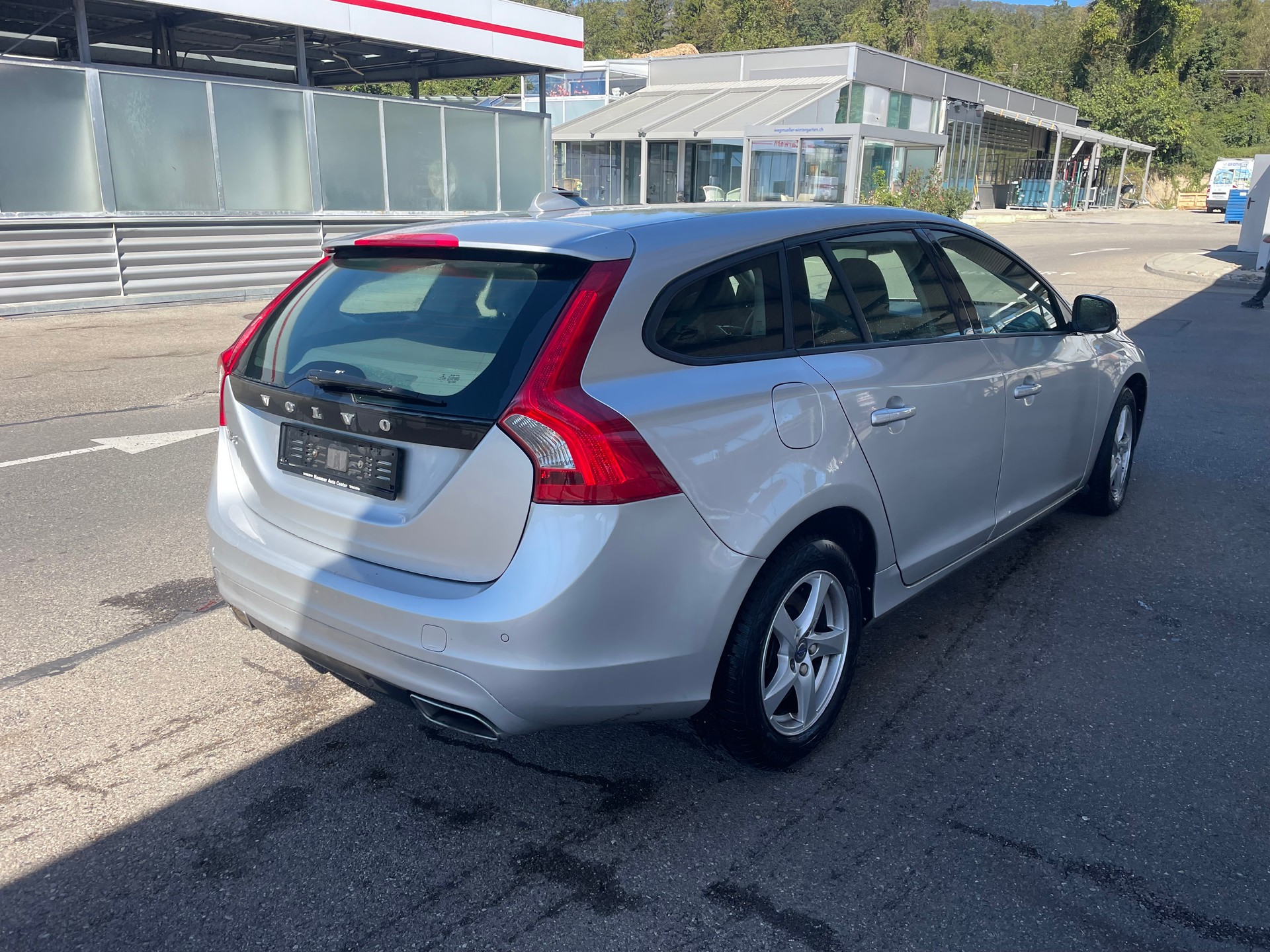 VOLVO V60 D4 Momentum Geartronic-image-6