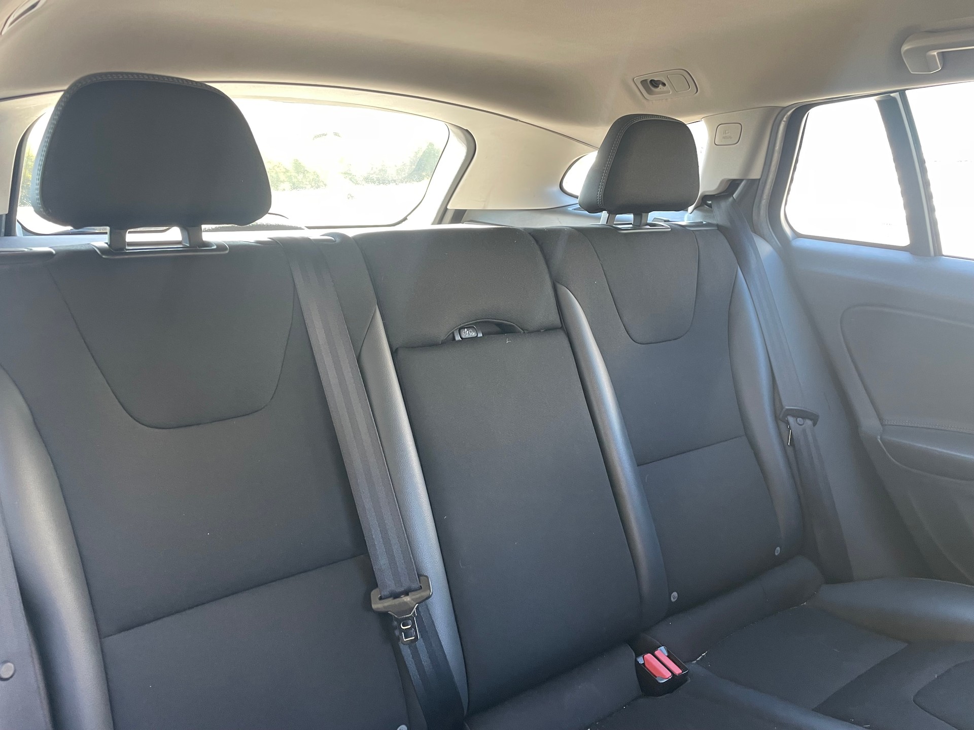 VOLVO V60 D4 Momentum Geartronic-image-14