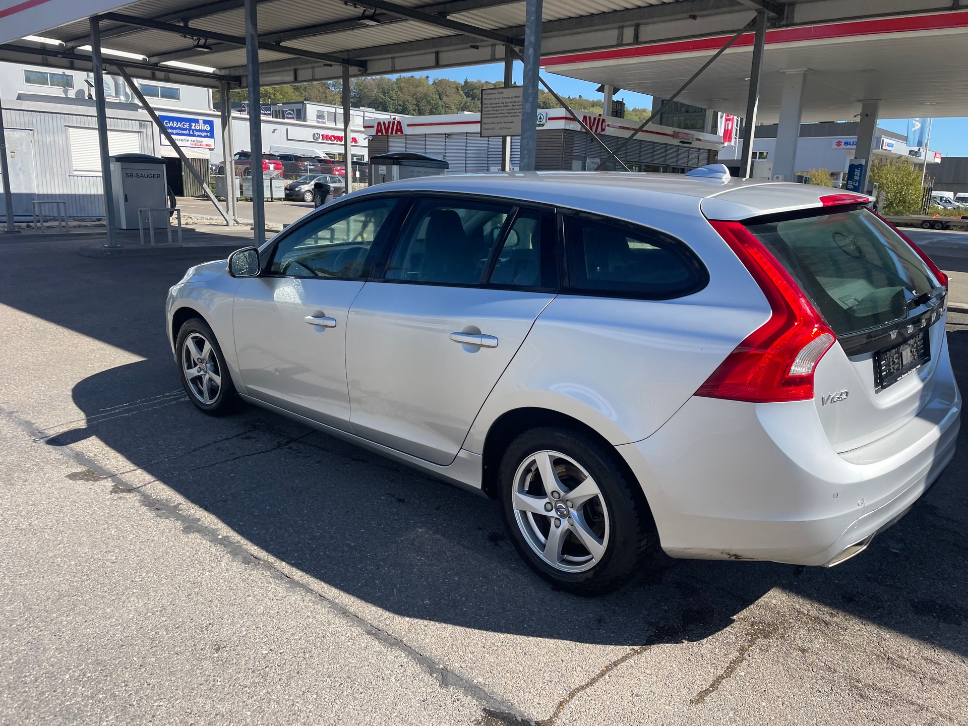 VOLVO V60 D4 Momentum Geartronic-image-5