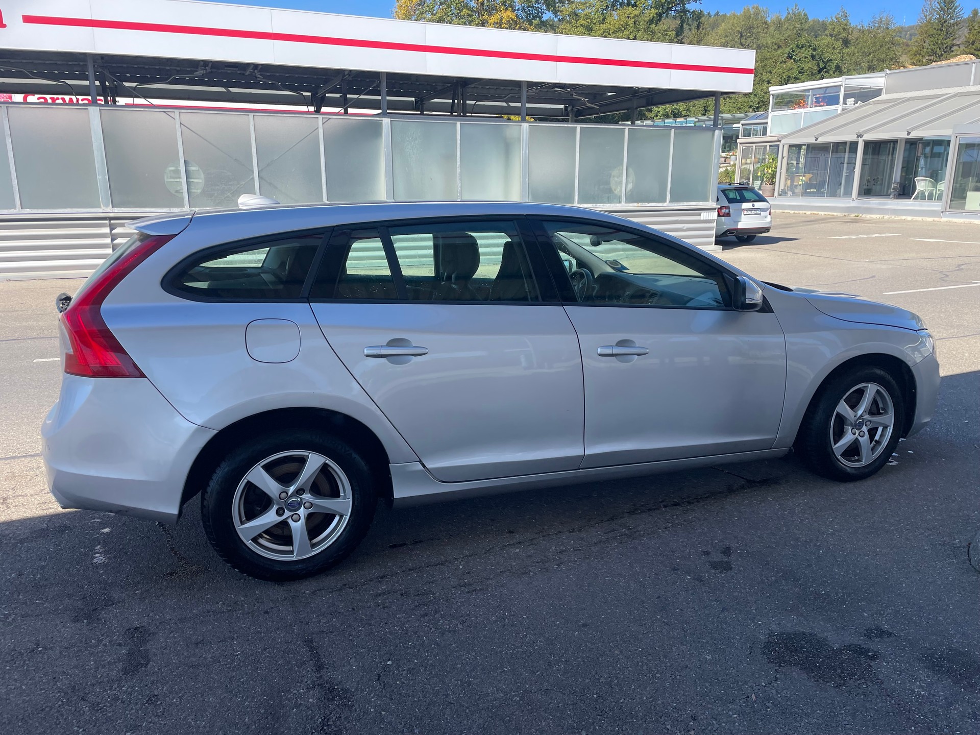 VOLVO V60 D4 Momentum Geartronic-image-7