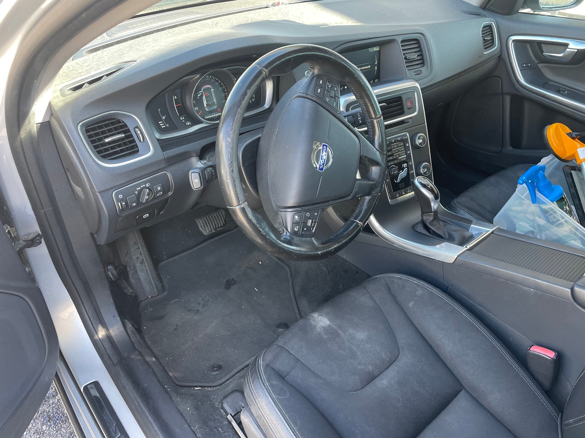 VOLVO V60 D4 Momentum Geartronic-image-12