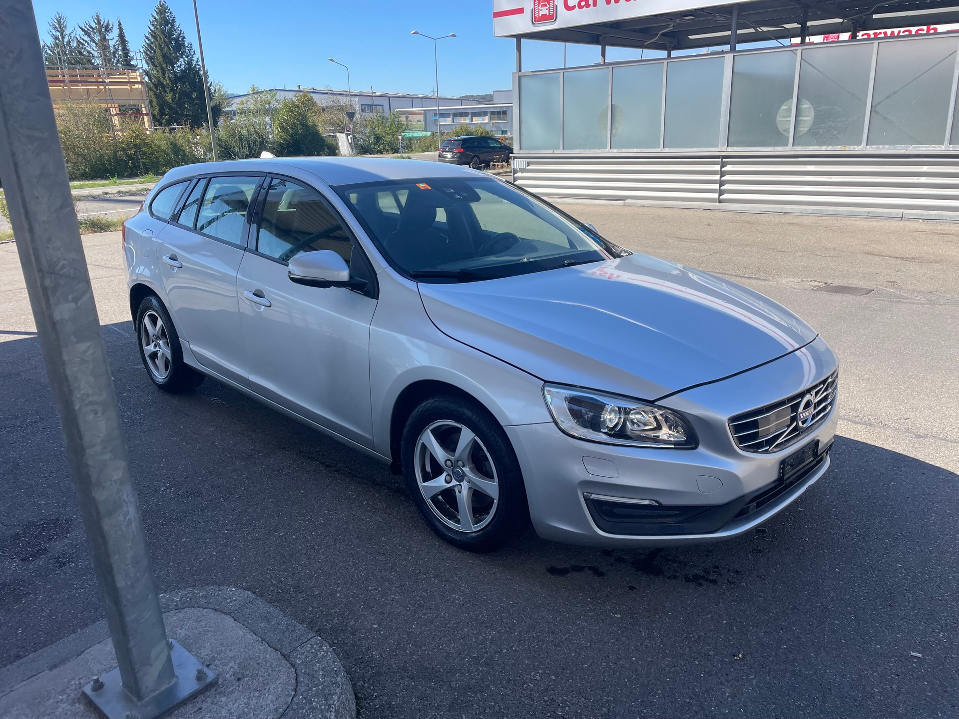 VOLVO V60 D4 Momentum Geartronic-image-9