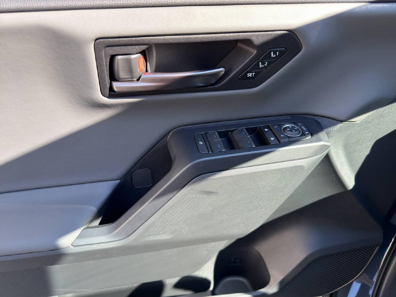 TOYOTA RAV4 2.5 Plug-In-Hybrid Style-image-17