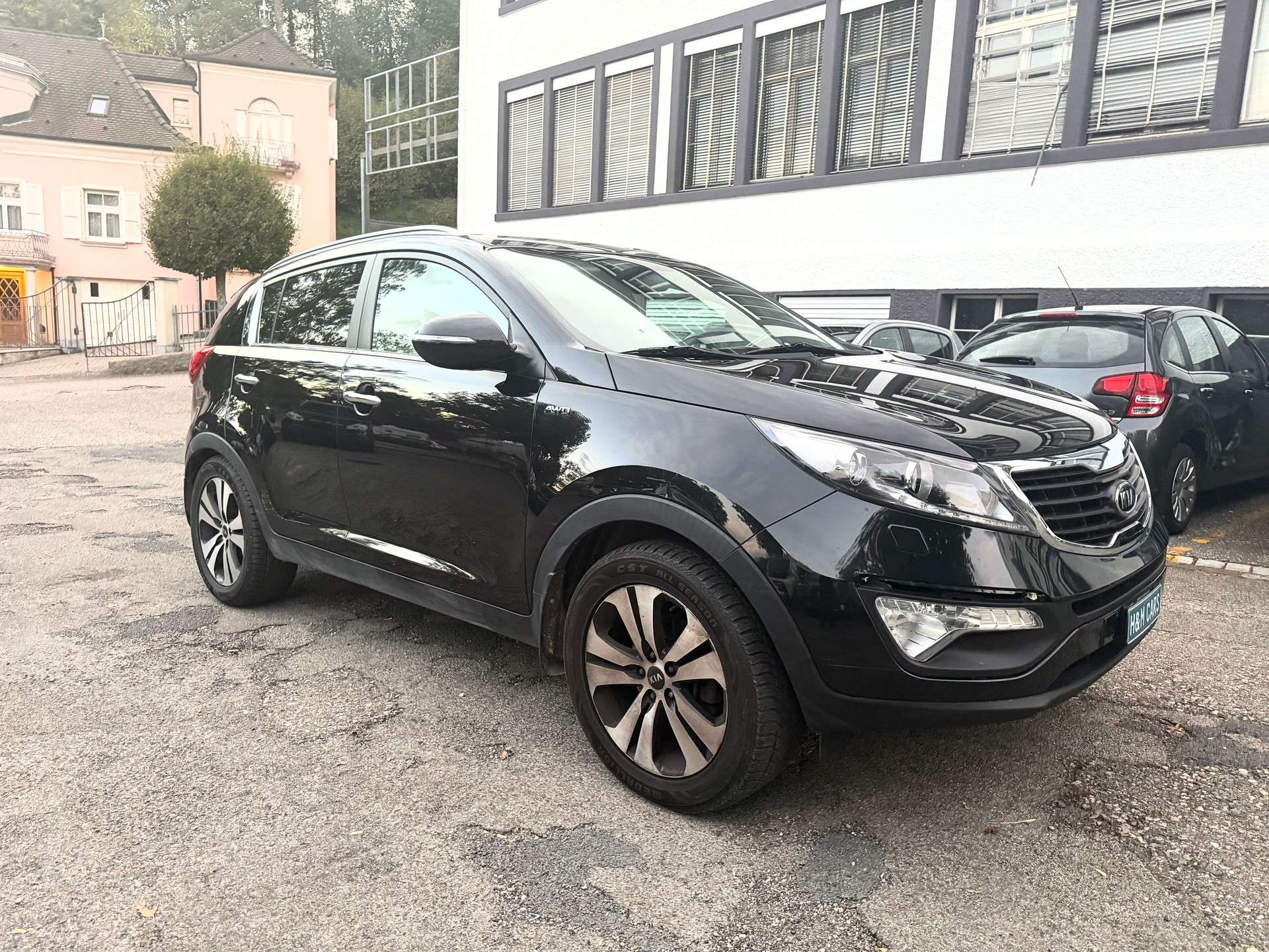 KIA Sportage 2.0 CRDi Trend 4WD Automatic-image-2