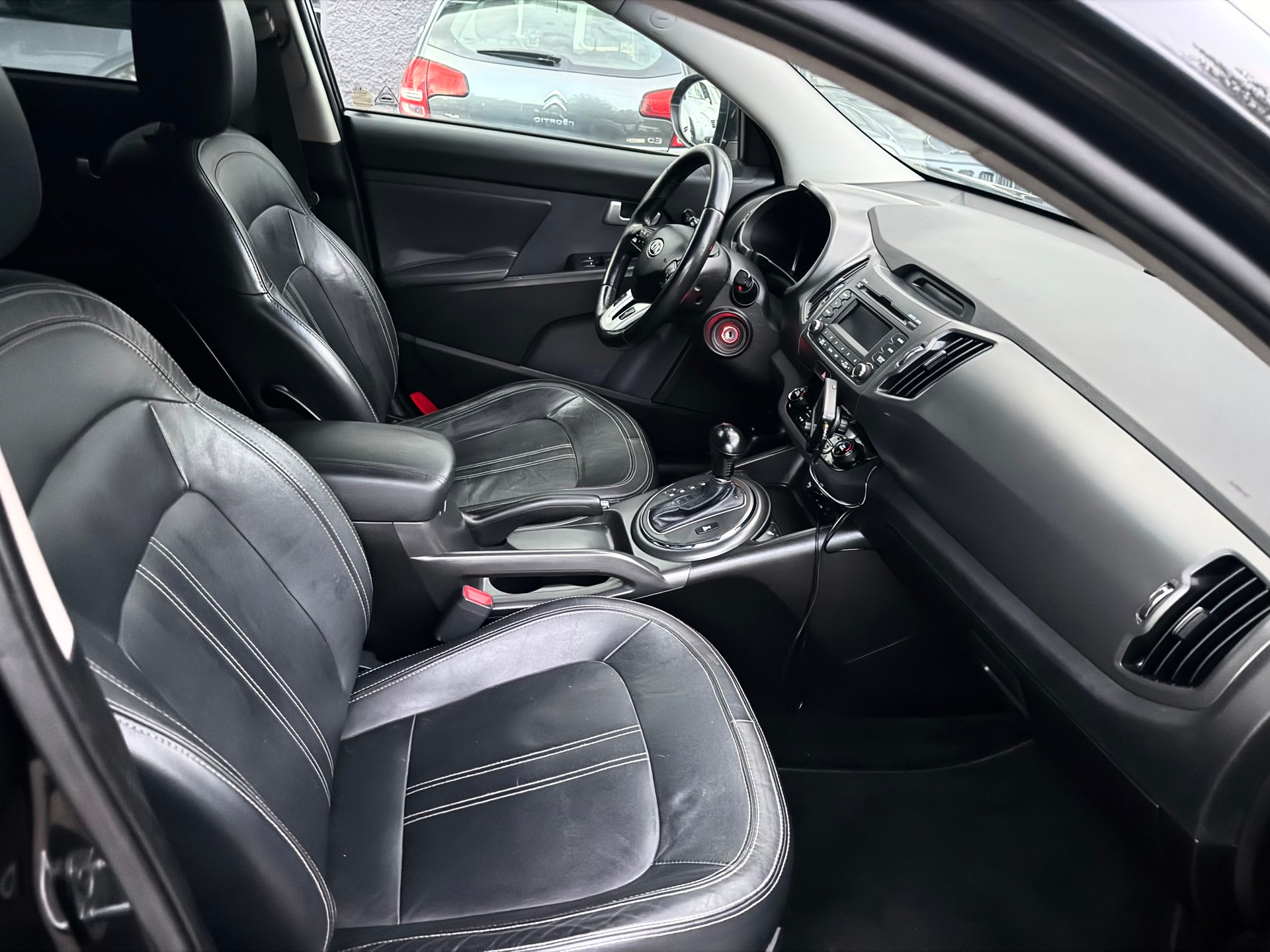 KIA Sportage 2.0 CRDi Trend 4WD Automatic-image-13