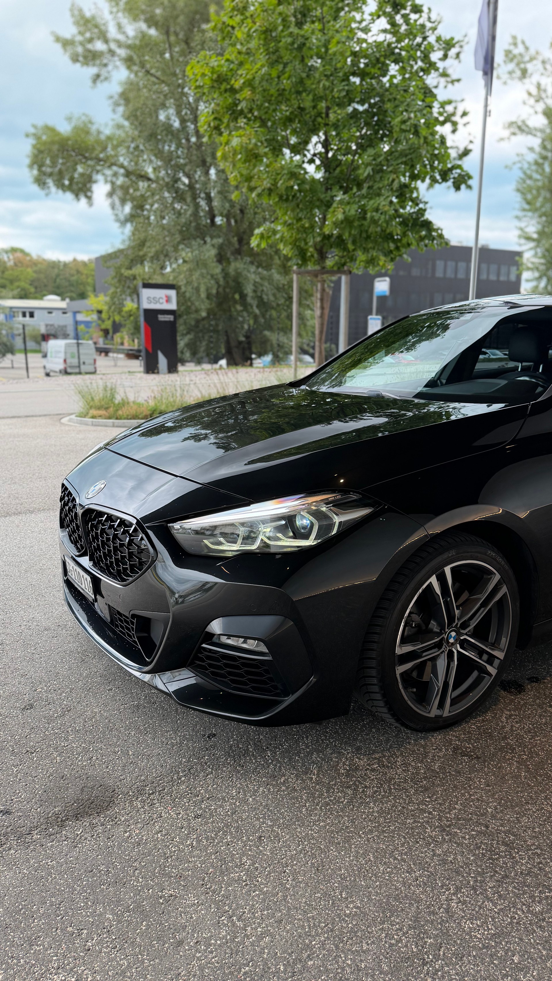 BMW BMW 220i Gran Coupé-image-3