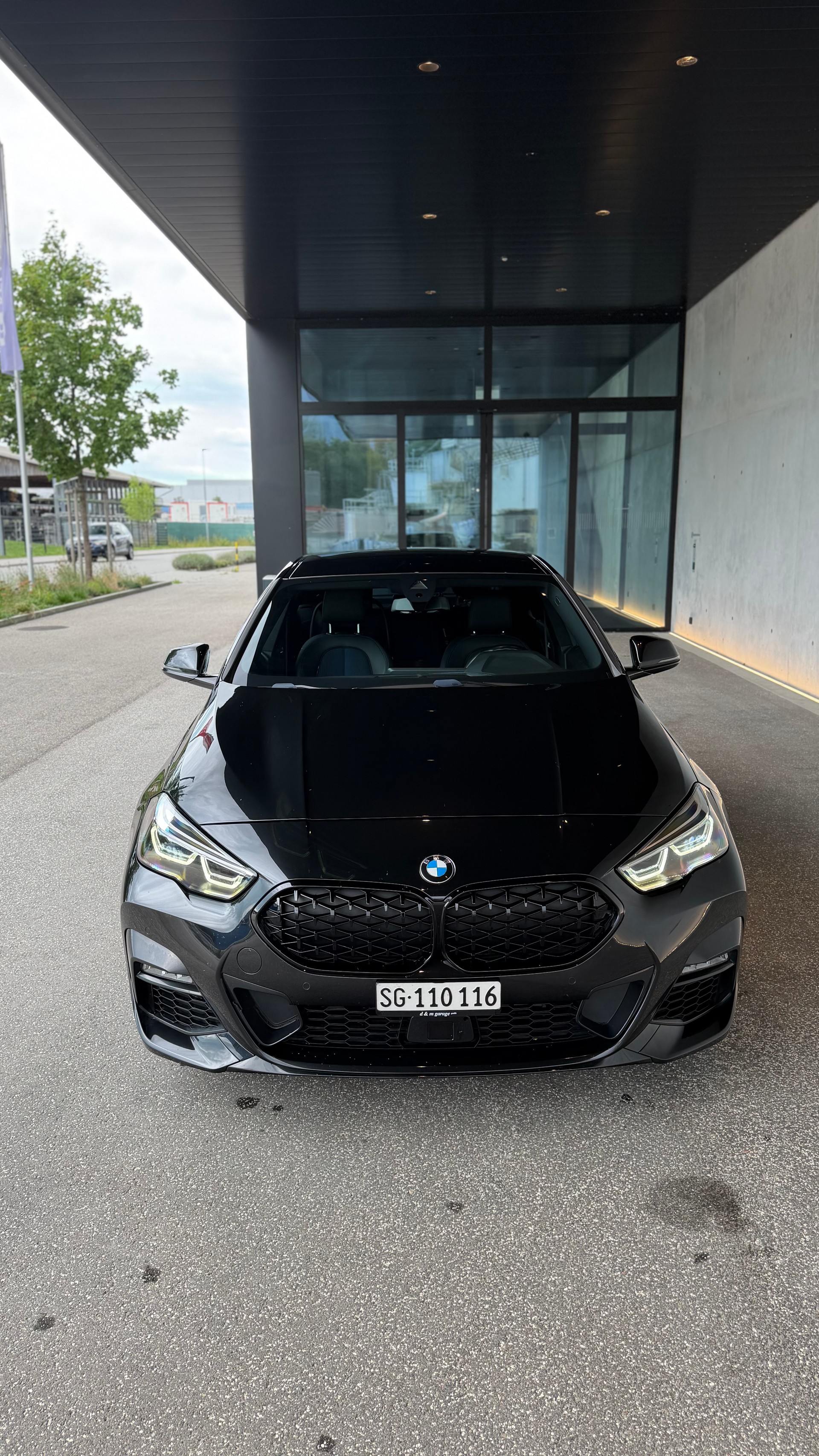 BMW BMW 220i Gran Coupé-image-2
