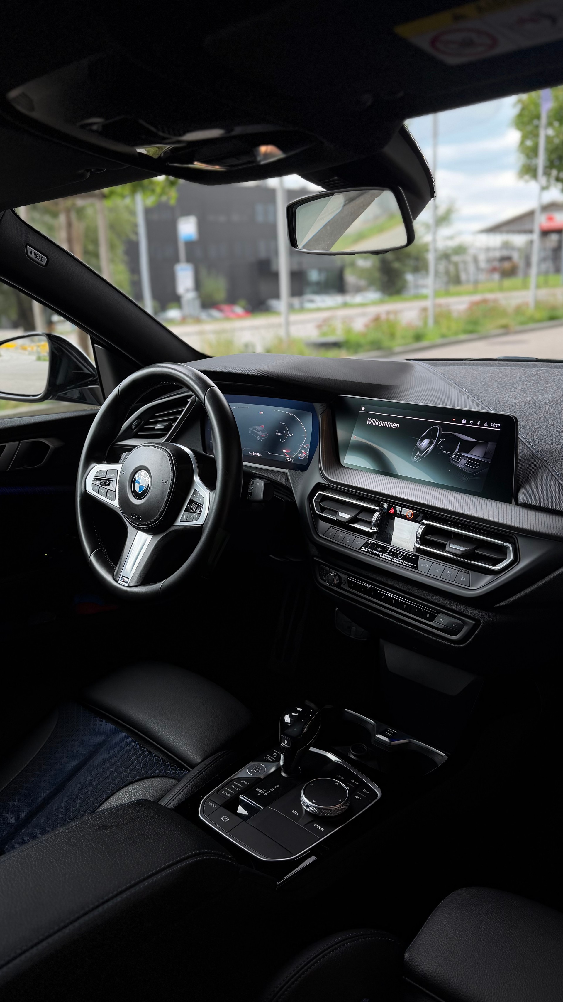 BMW BMW 220i Gran Coupé-image-5