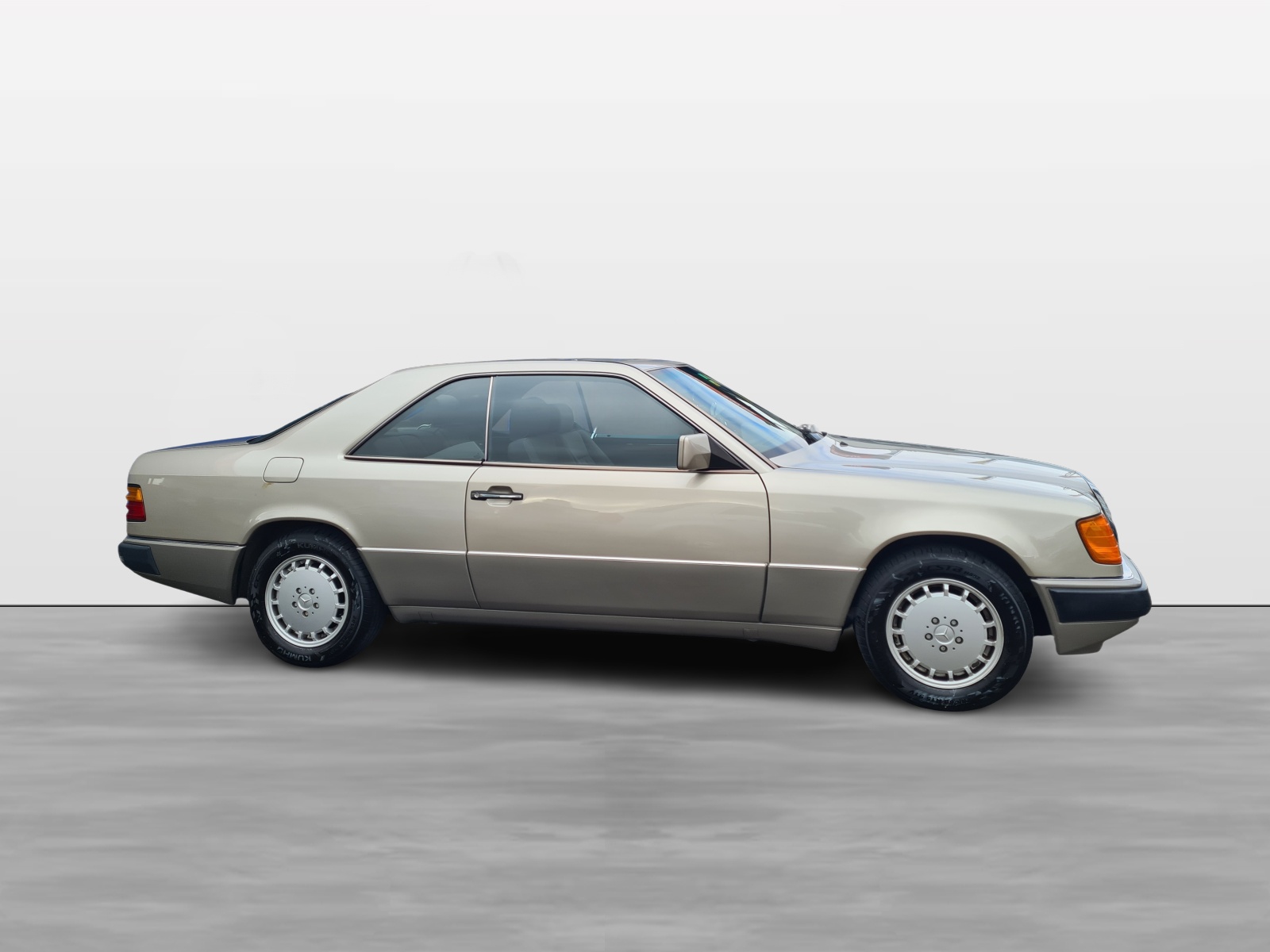 MERCEDES-BENZ 230 CE-image-1