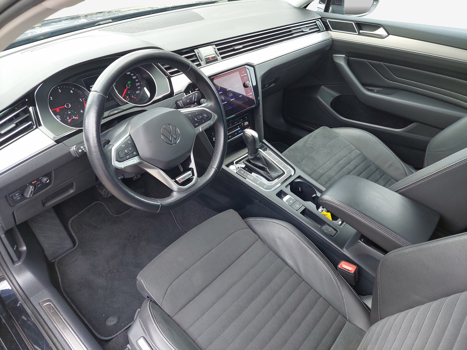 VW Passat 2.0 TDI BMT Elegance 4Motion DSG-image-8