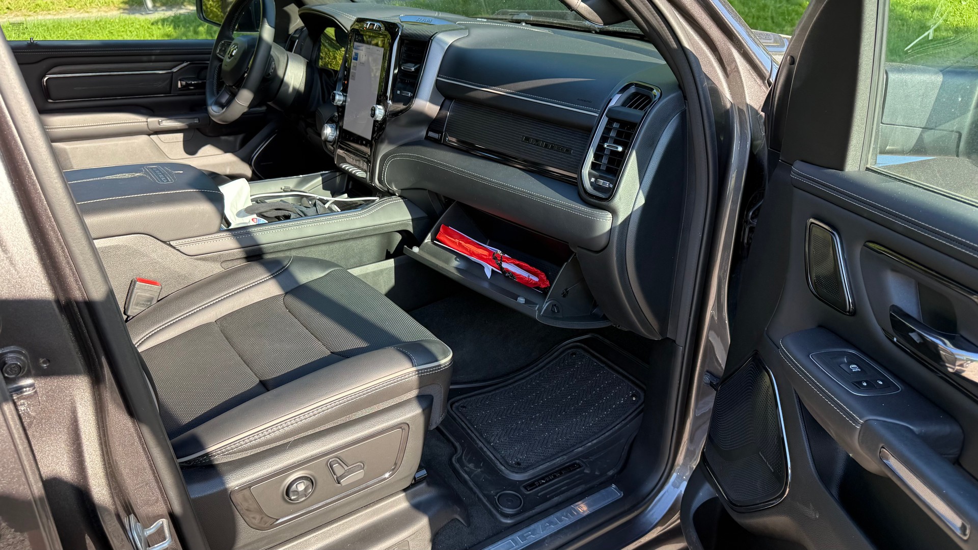 DODGE Limited CrewCab Night Edition-image-8