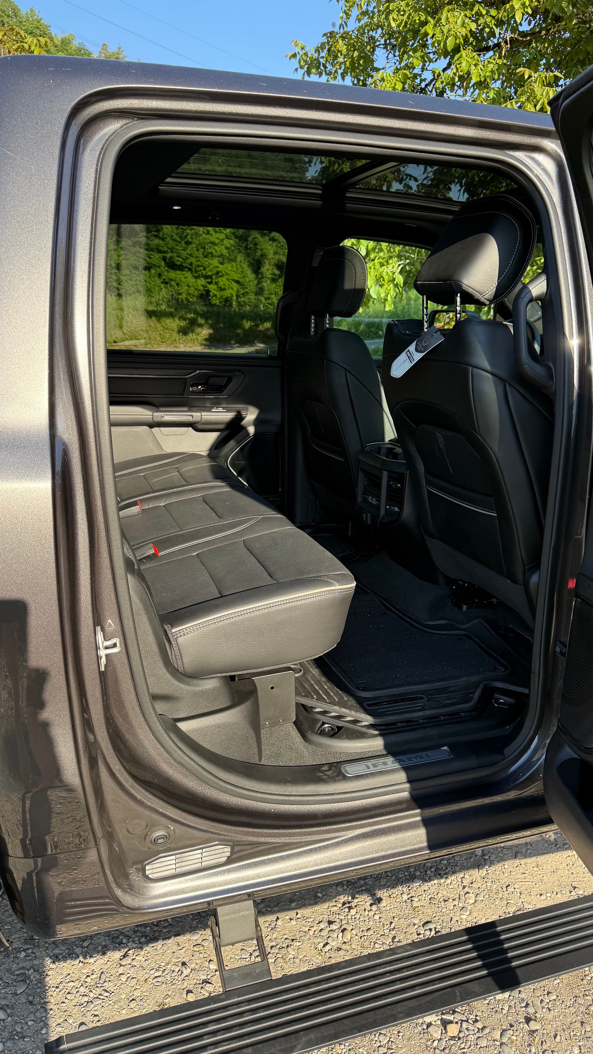 DODGE Limited CrewCab Night Edition-image-7