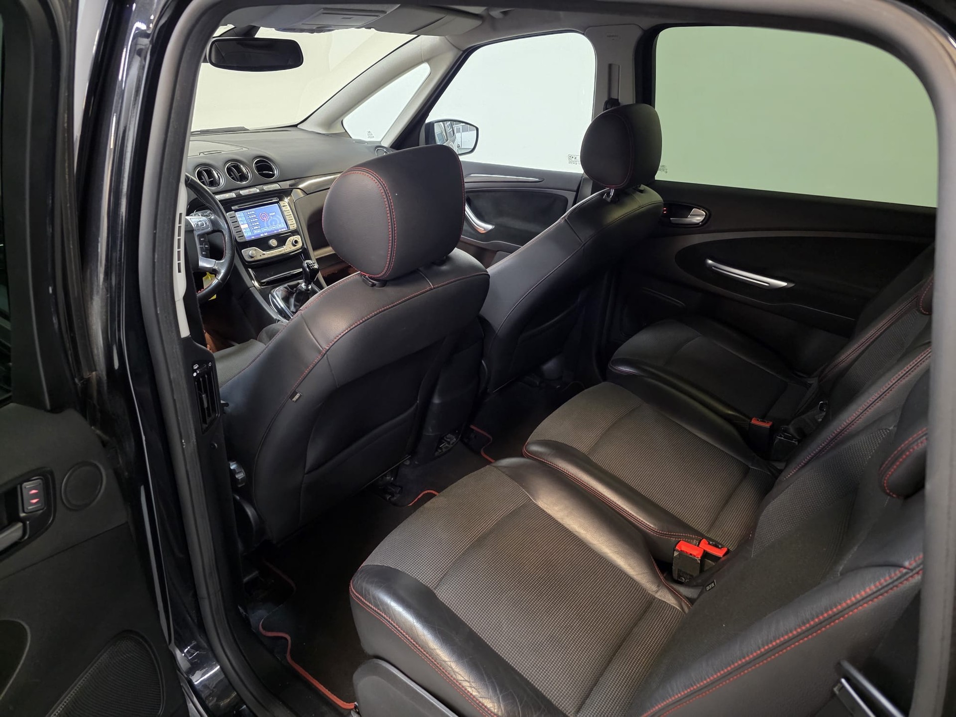 FORD S-Max 2.2 TDCi Titanium-image-16