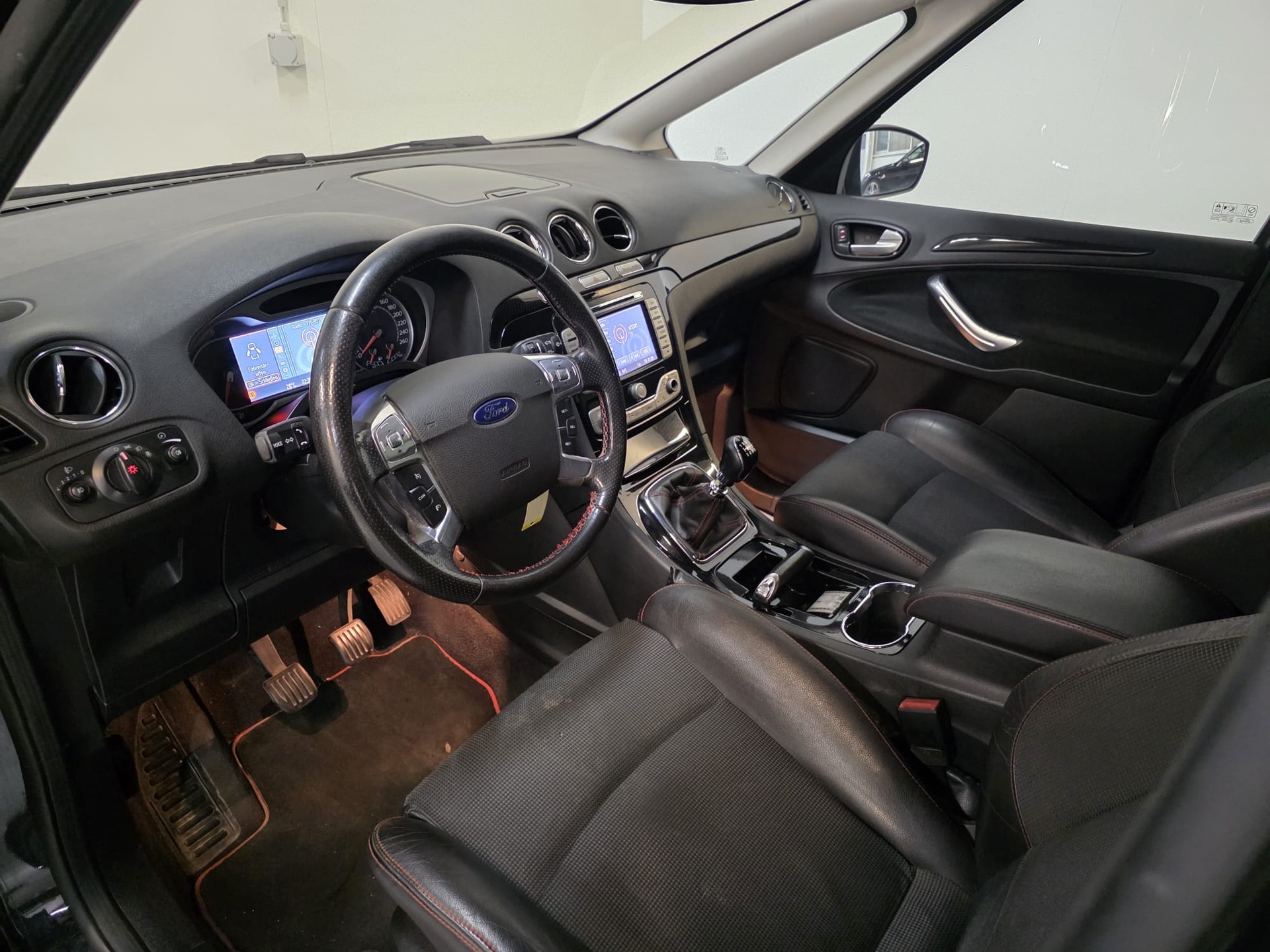 FORD S-Max 2.2 TDCi Titanium-image-15