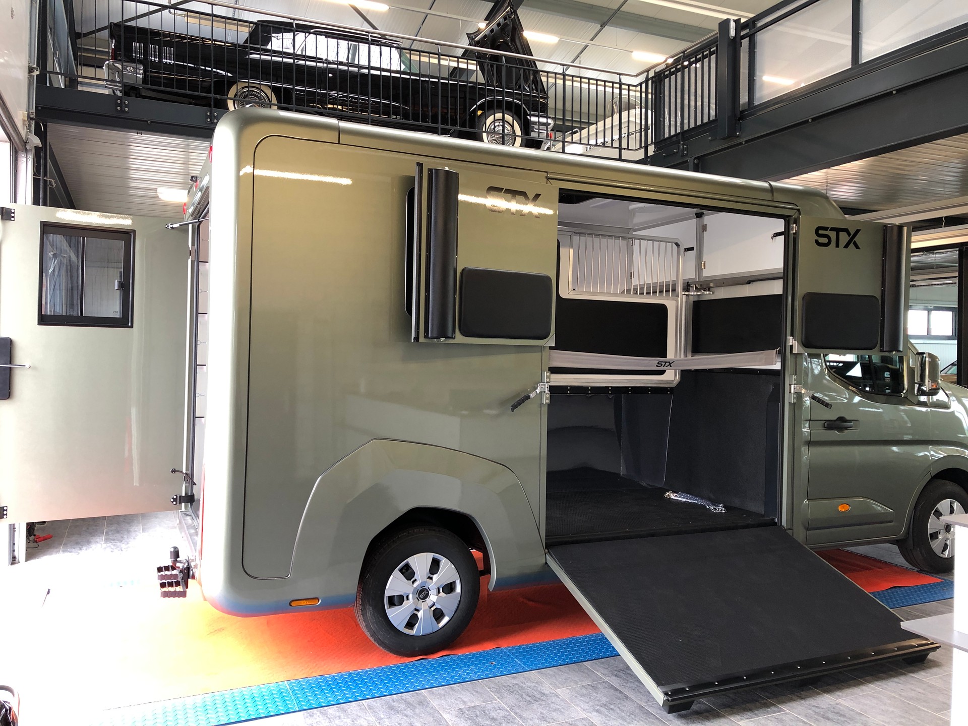 RENAULT STX NEW MODEL 2025 HARAS Pferdetransporter-showroom-element-1