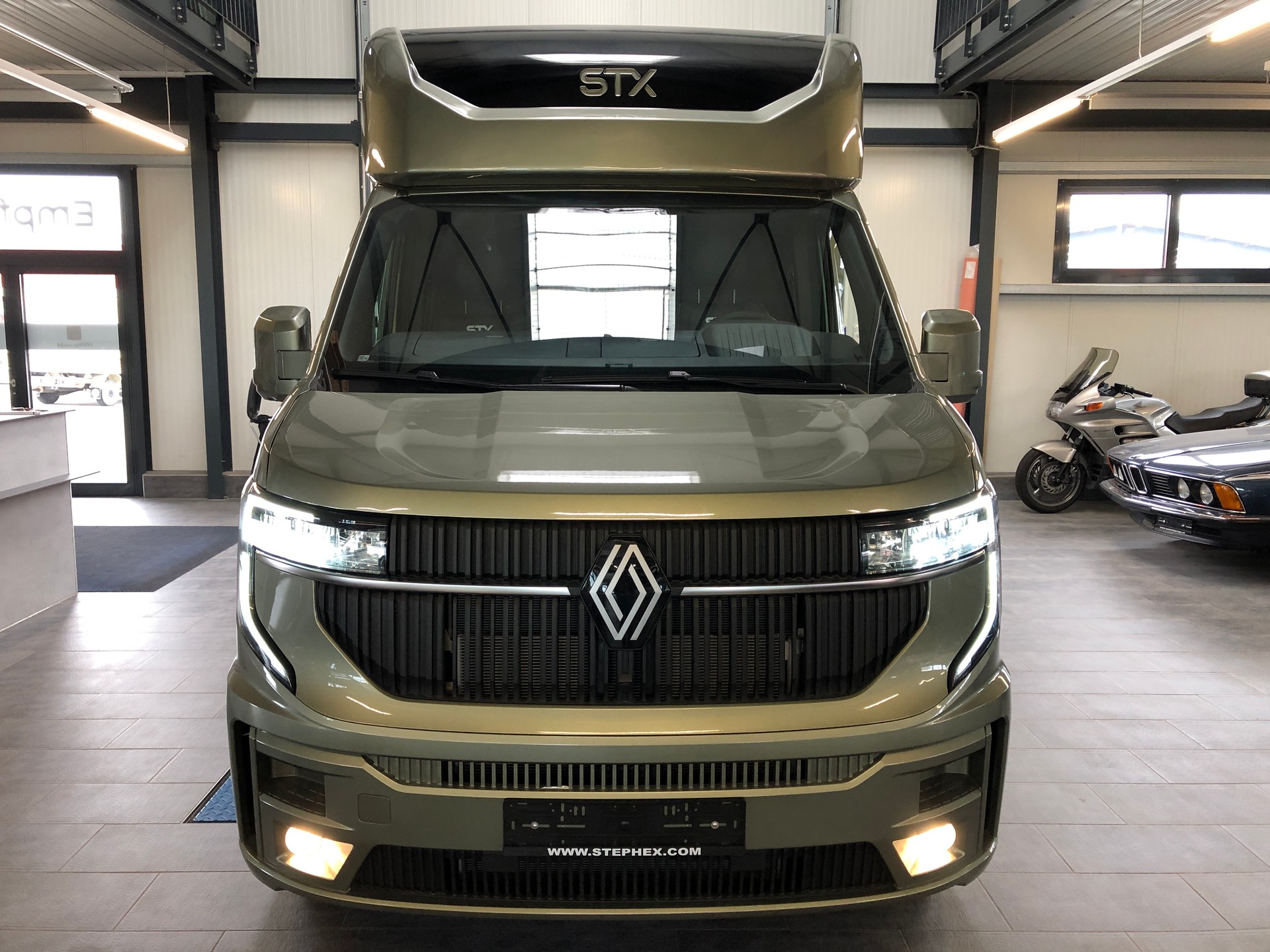 RENAULT STX NEW MODEL 2025 HARAS Pferdetransporter-image-29