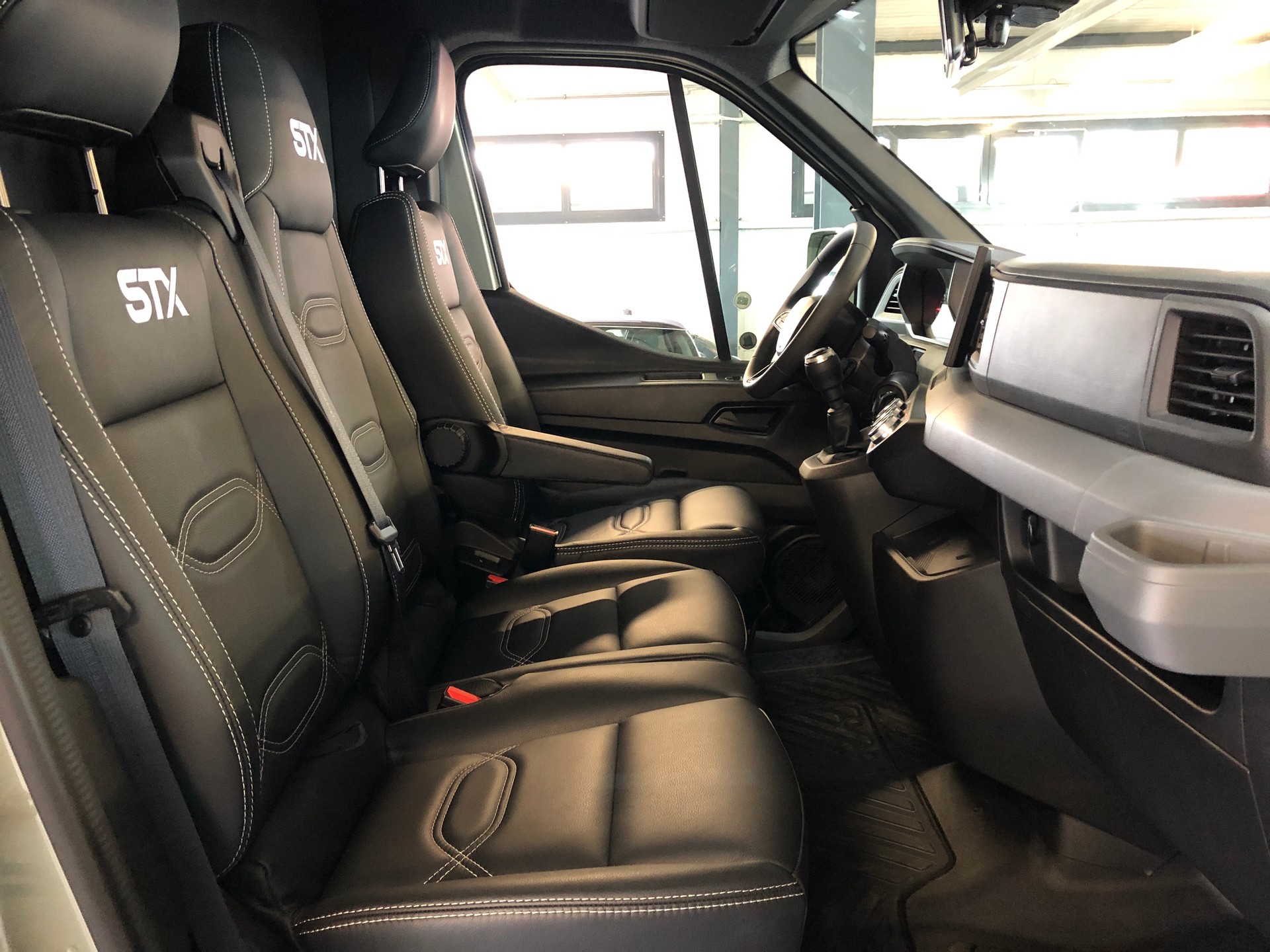RENAULT STX NEW MODEL 2025 HARAS Pferdetransporter-image-21