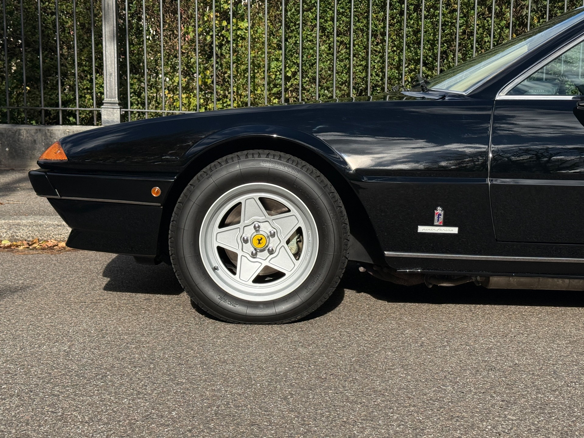 FERRARI 400 Automatic-showroom-element-3