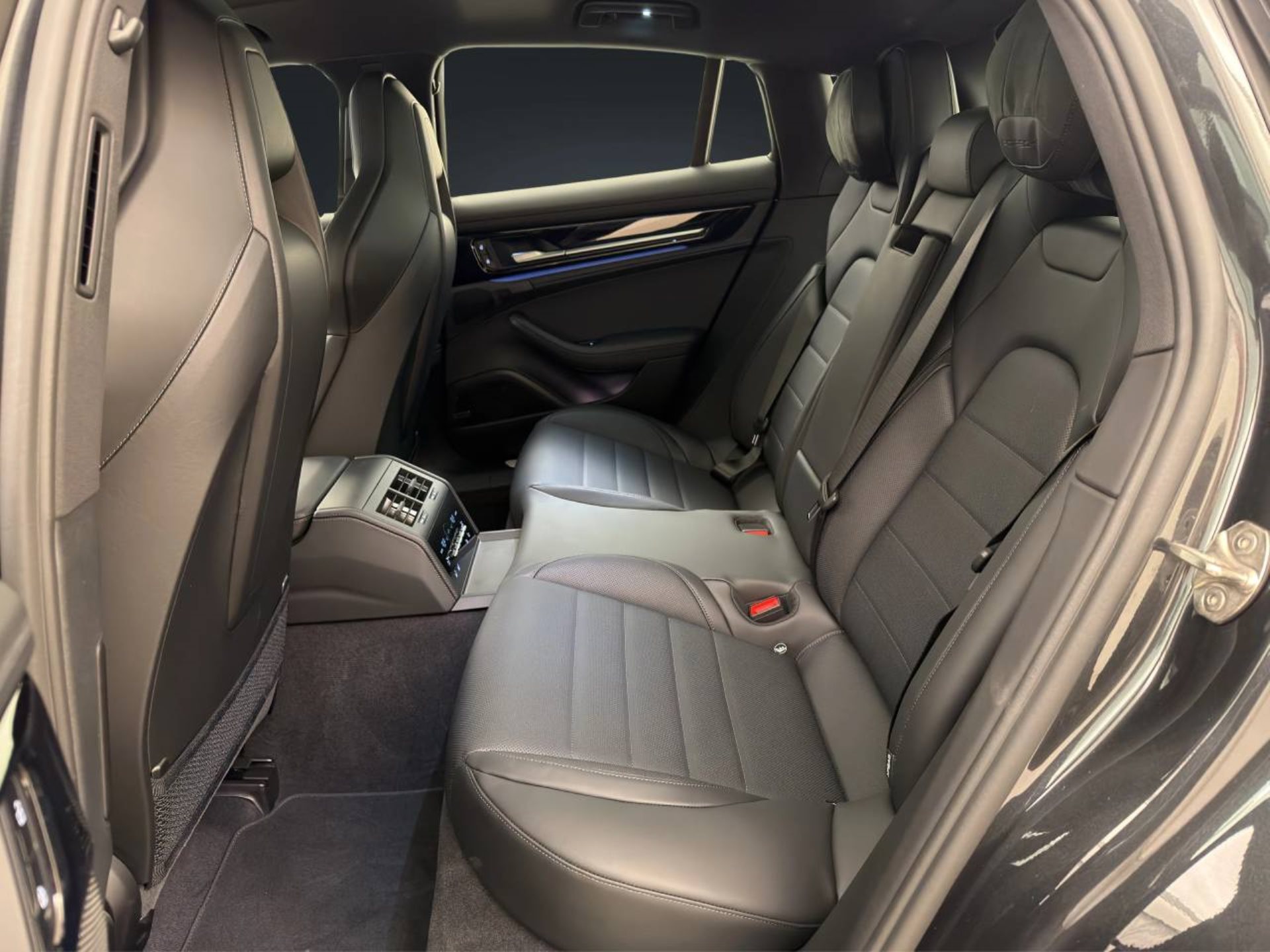 PORSCHE Panamera 4S E-Hybrid-image-16