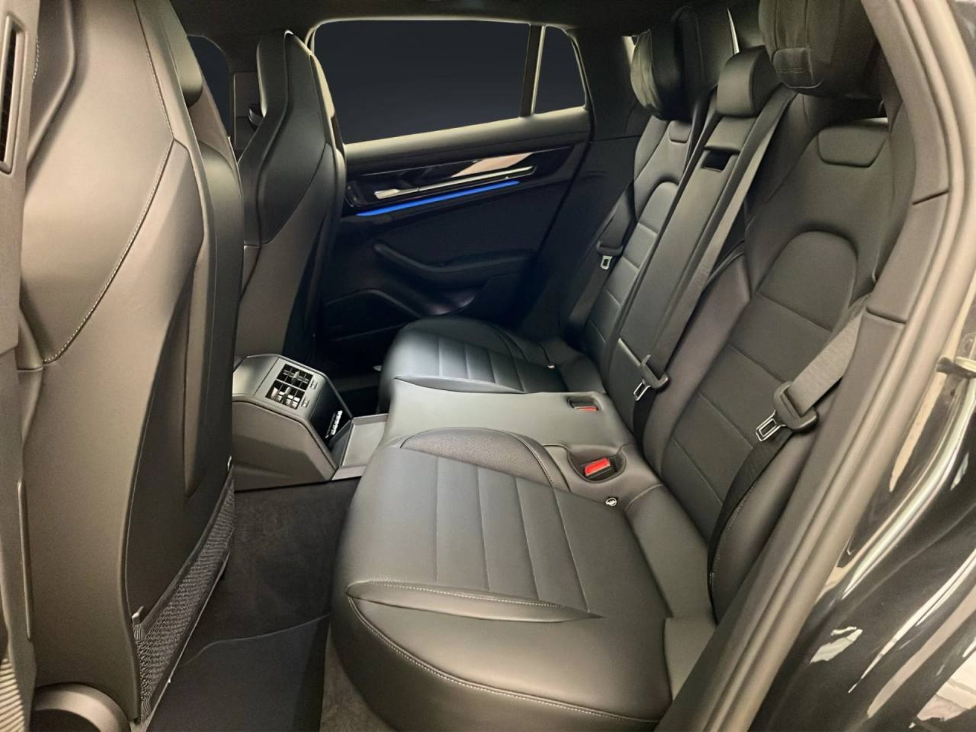 PORSCHE Panamera 4S E-Hybrid-image-8