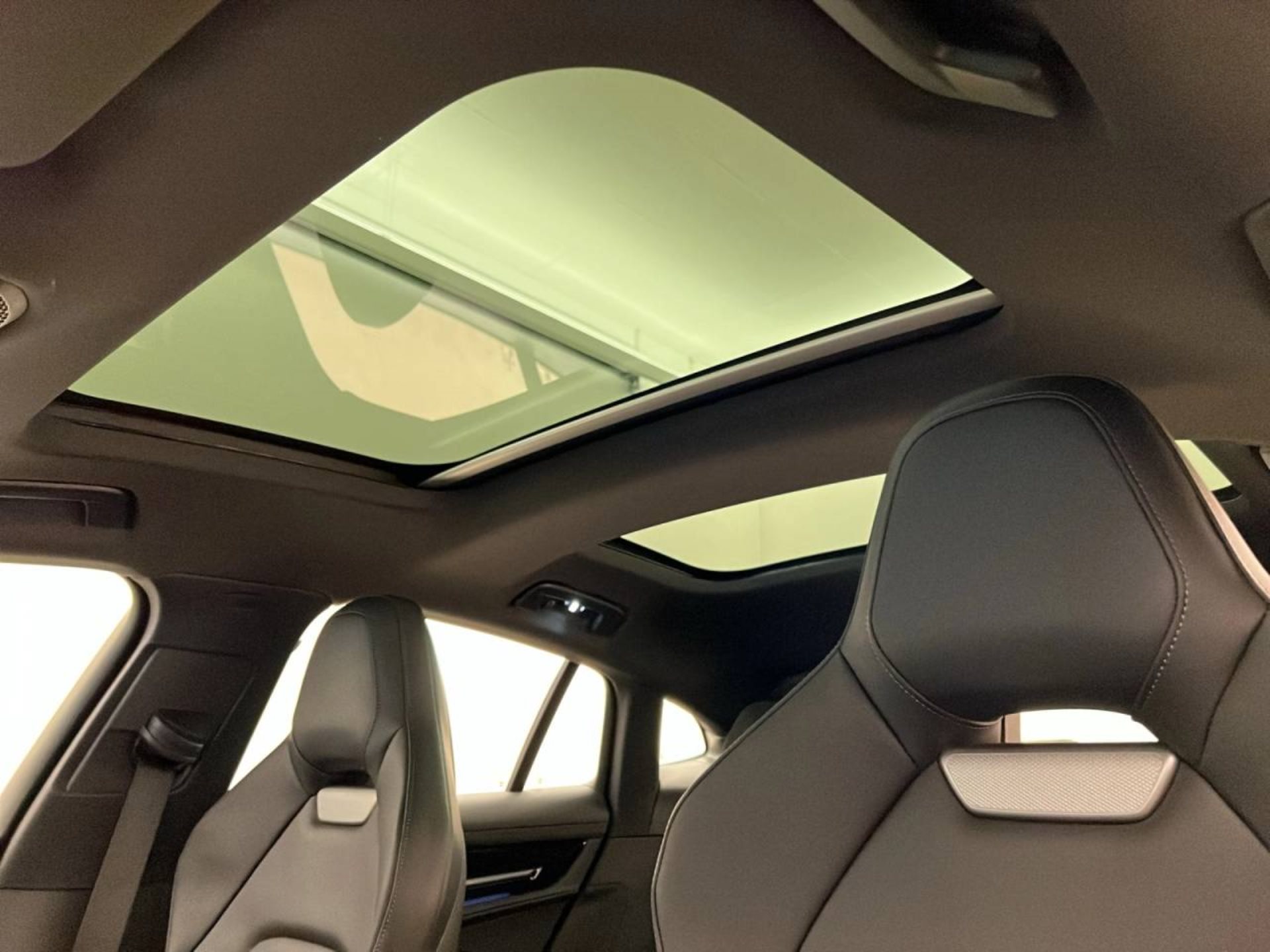 PORSCHE Panamera 4S E-Hybrid-image-15