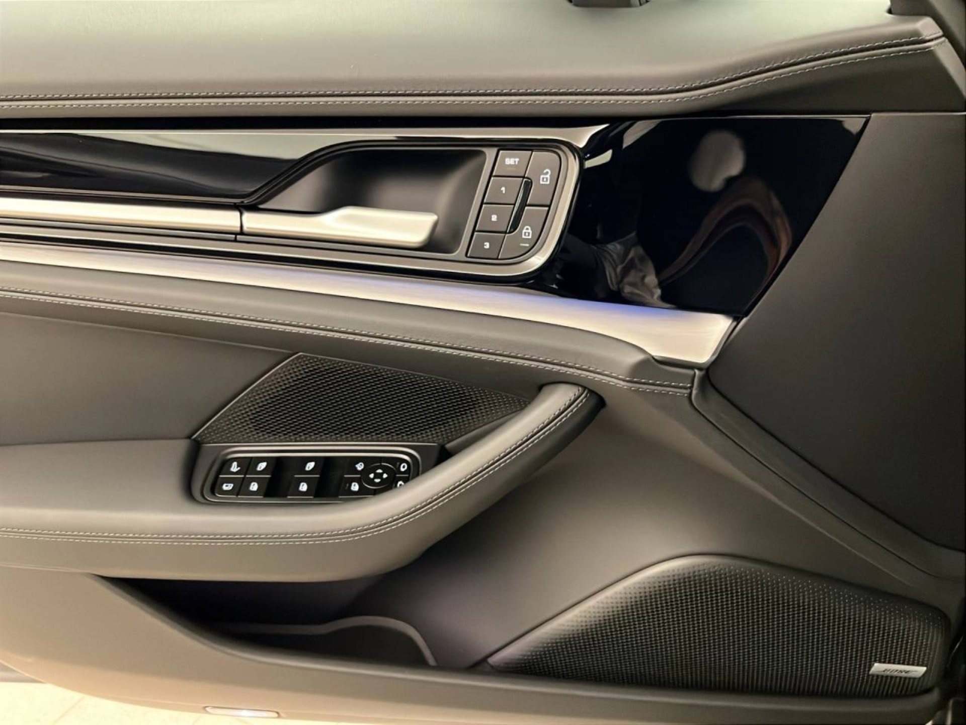 PORSCHE Panamera 4S E-Hybrid-image-12