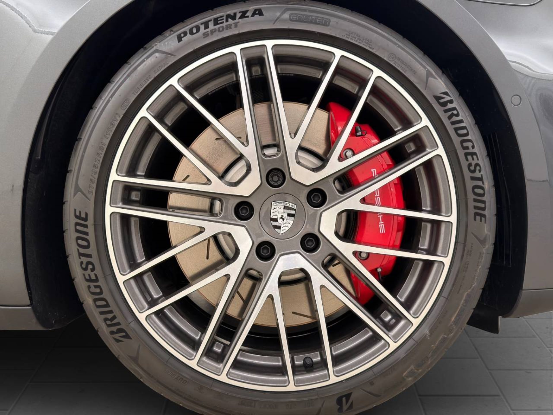 PORSCHE Panamera 4S E-Hybrid-image-11